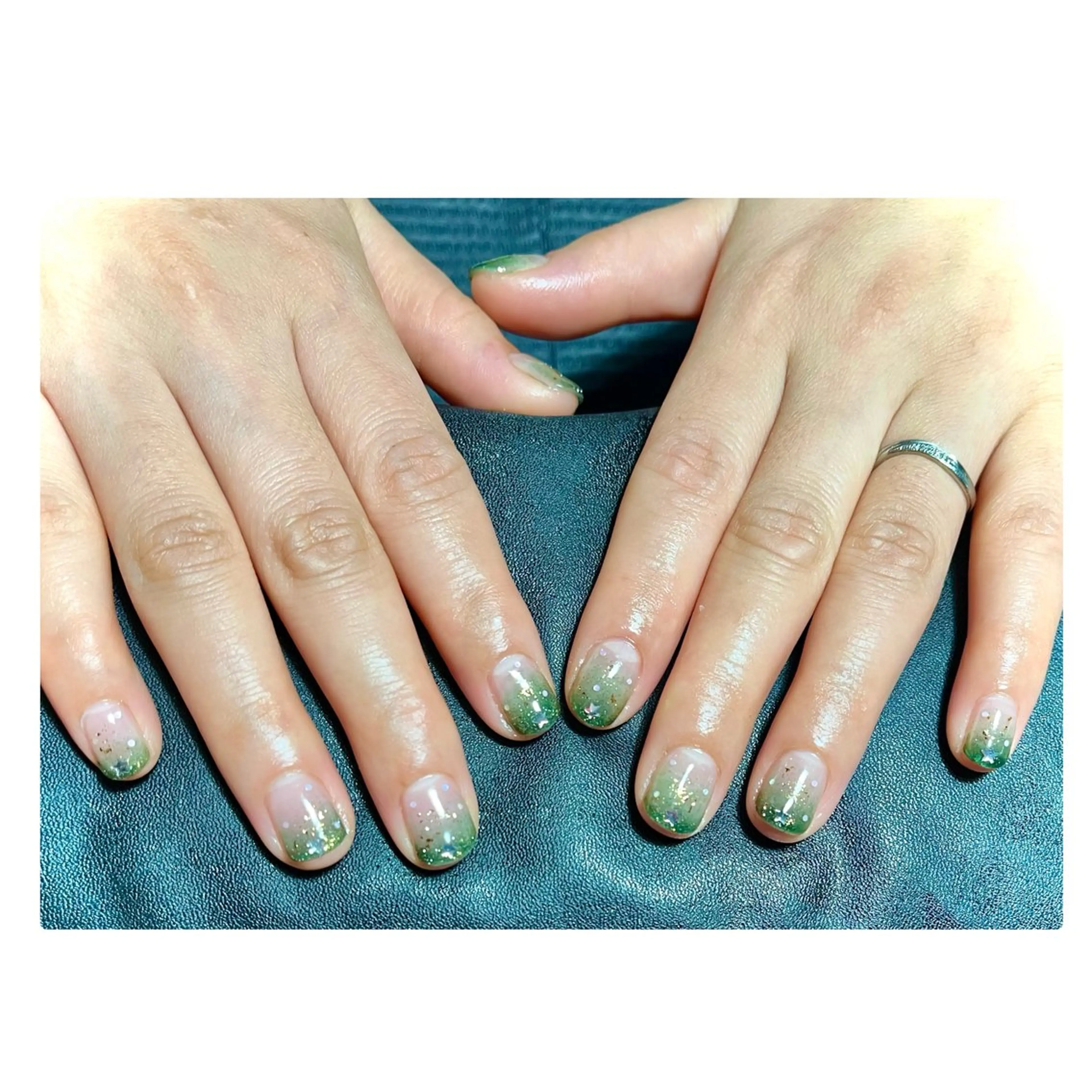 ネイル グラデーション 冬ネイル クリスマス ネイルハウス✴︎ふたご座所属・ネイルハウスふたご座 Natsumiのネイルデザイン