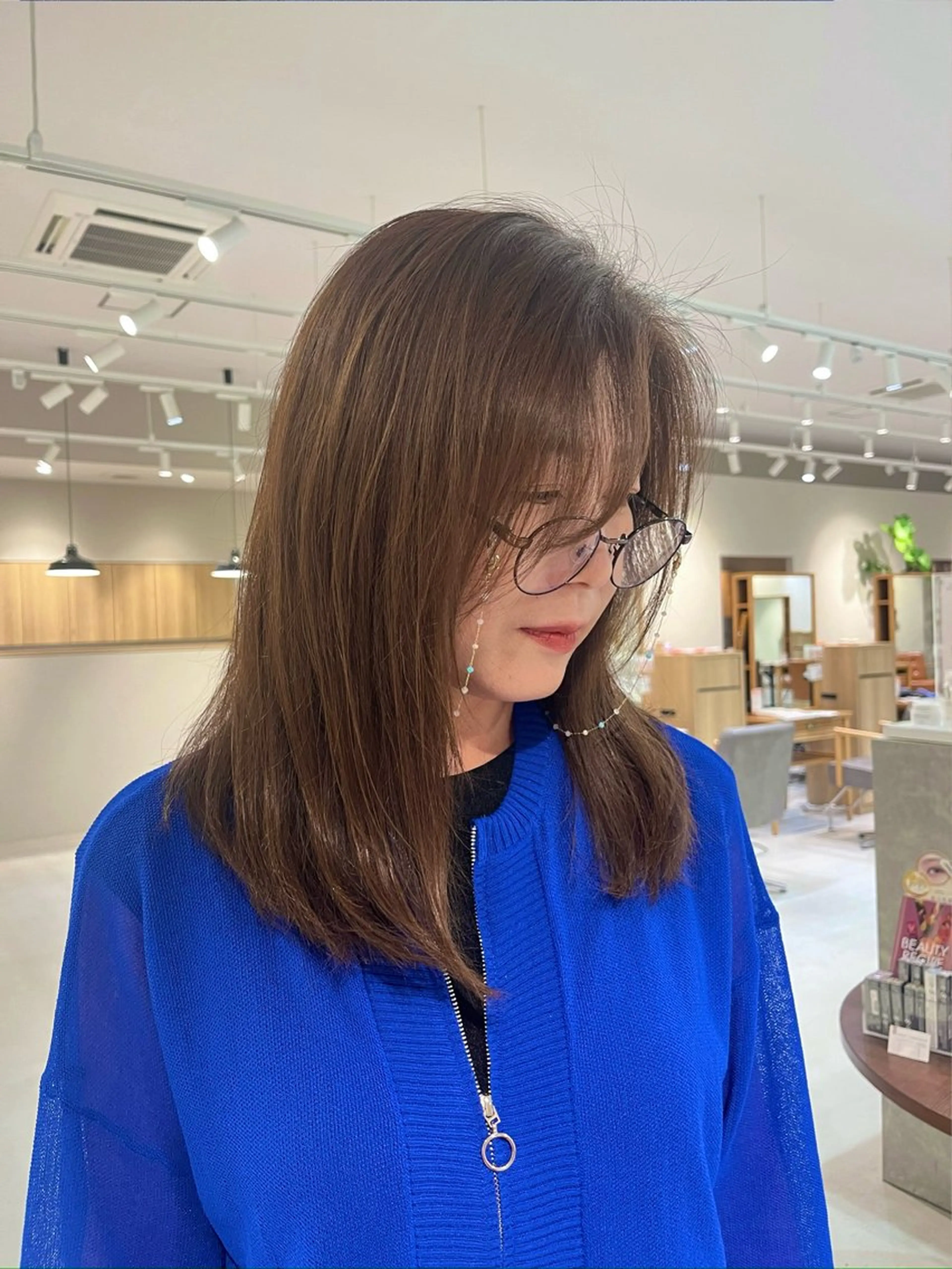 カラー 森 理音のヘアスタイル