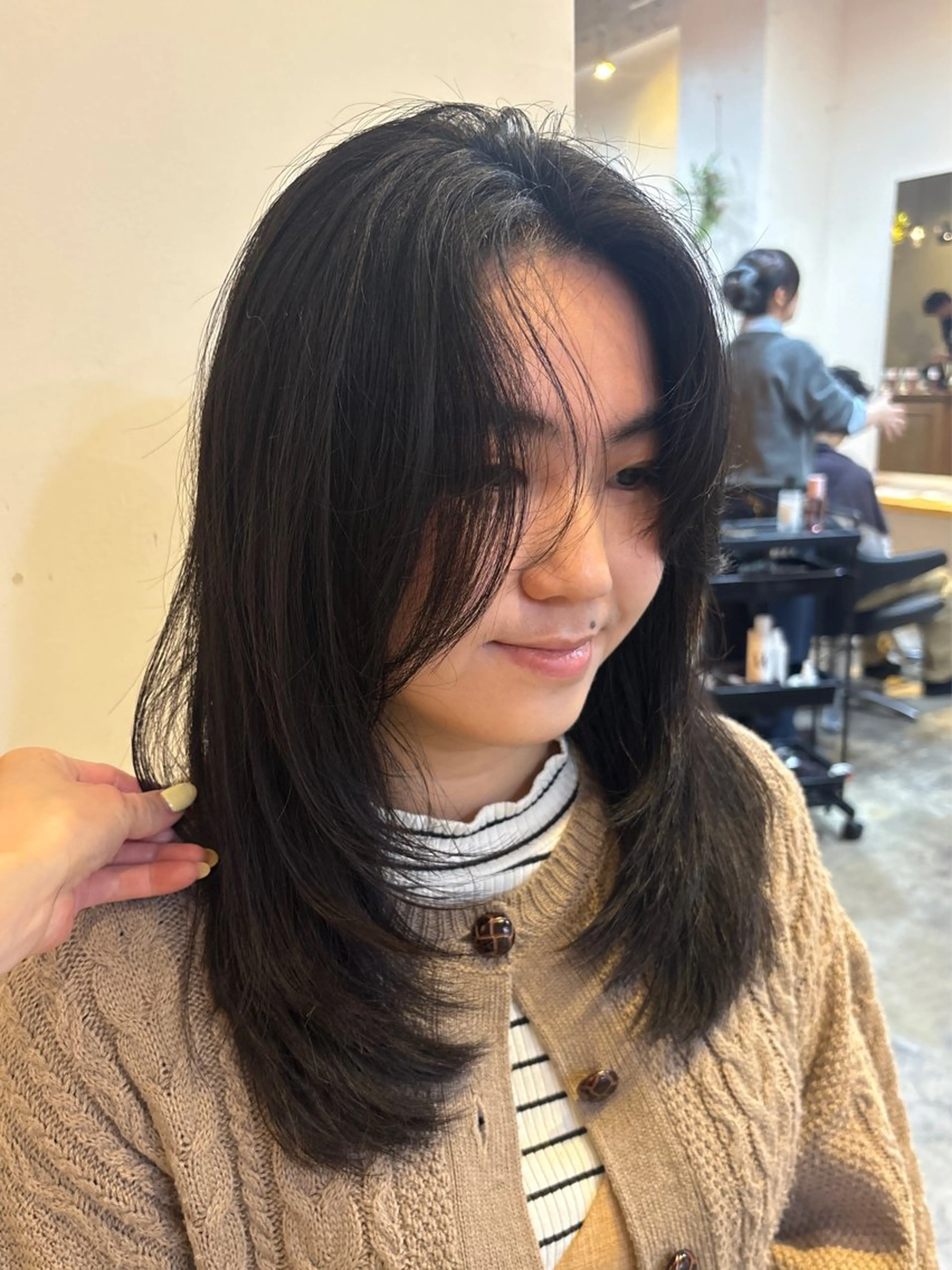 ミディアム カラー カット ヘアカラー トリートメント RIN／韓国ヘア レイヤーカットのヘアスタイル