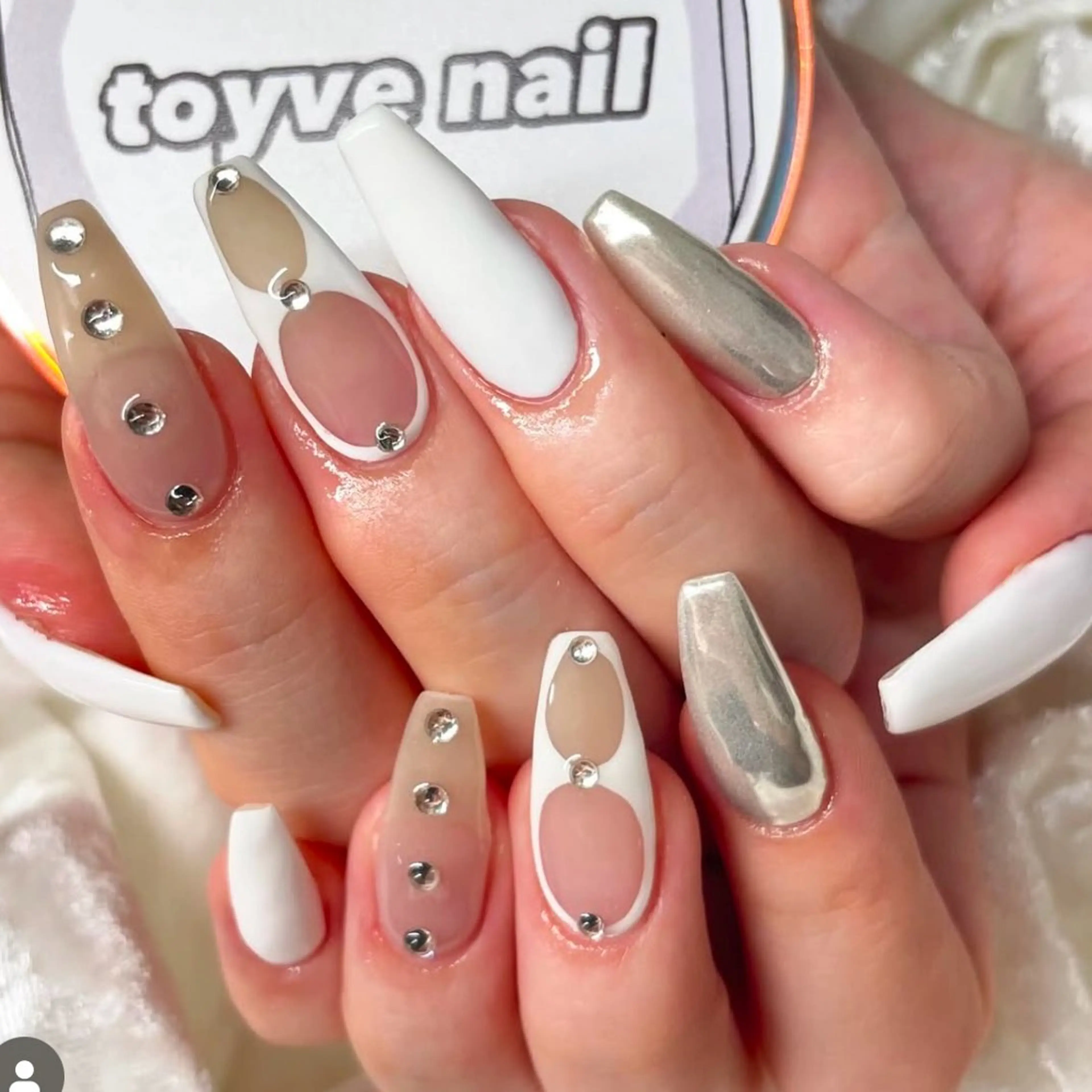 ネイル フレンチネイル ガーリー グラデーション ハート スカルプネイル toyvenail 🖤enaのネイルデザイン