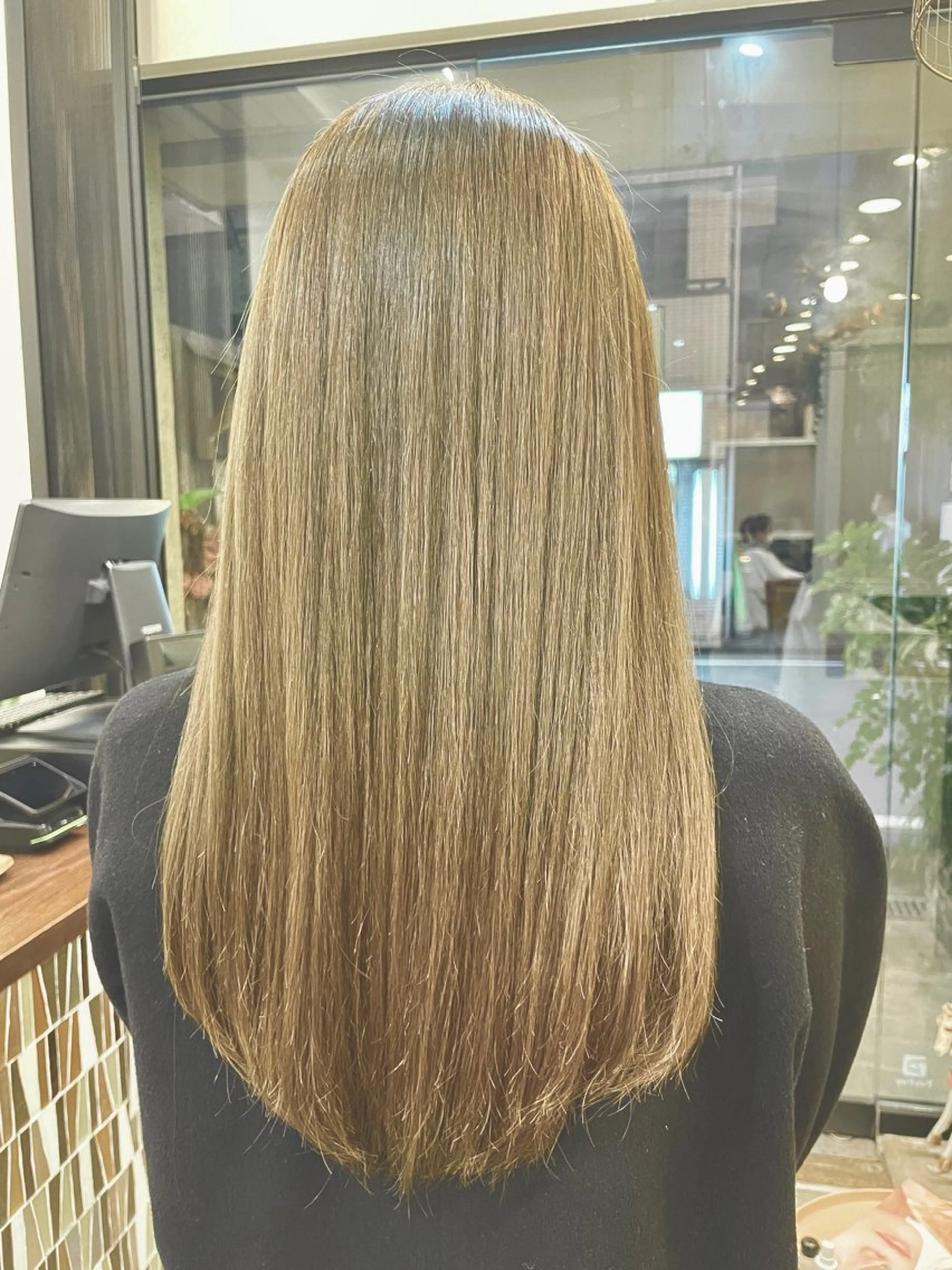 ロング カラー 堀田 結香のヘアスタイル