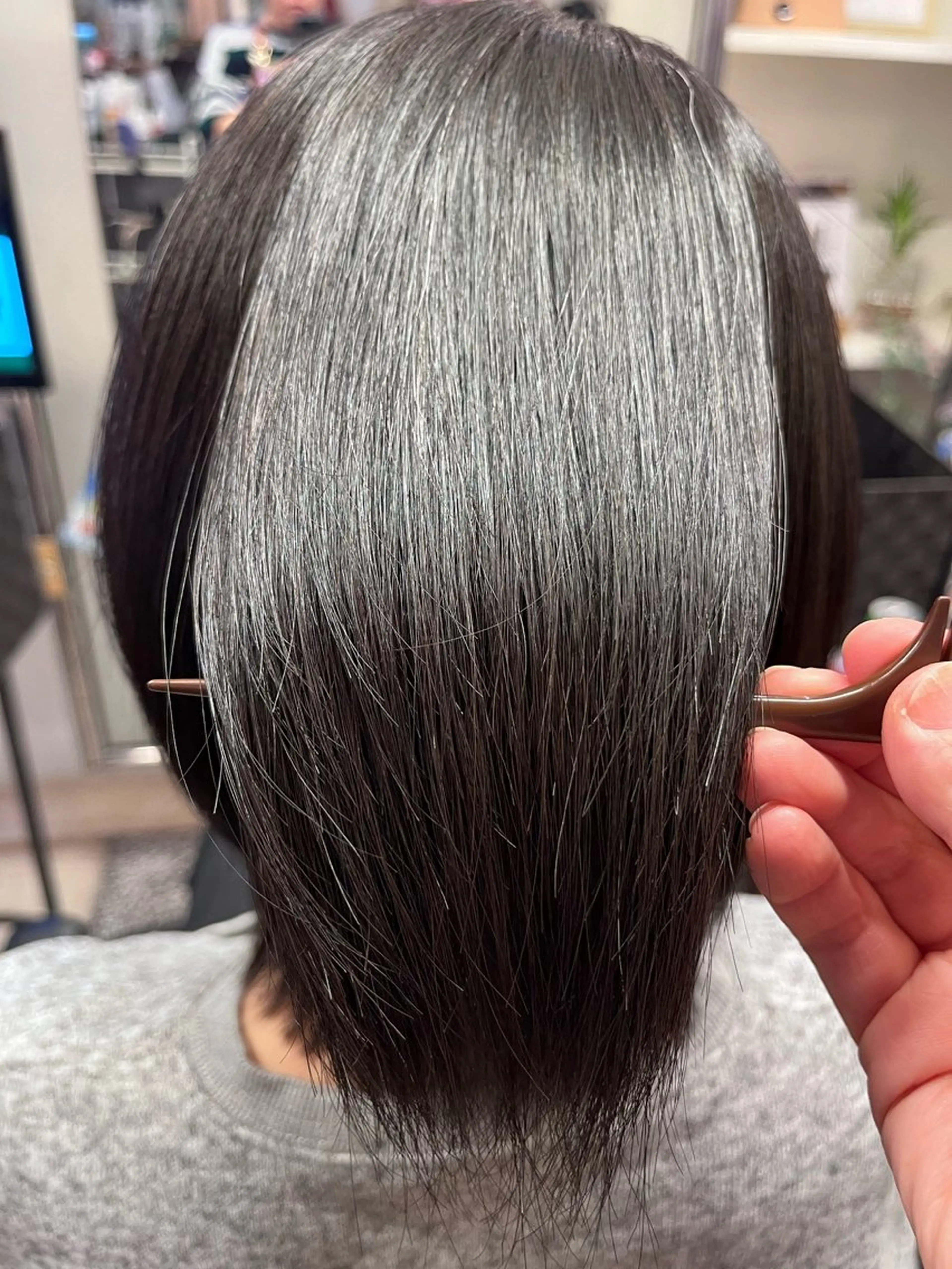 ミディアム 矢崎 身江子のヘアスタイル