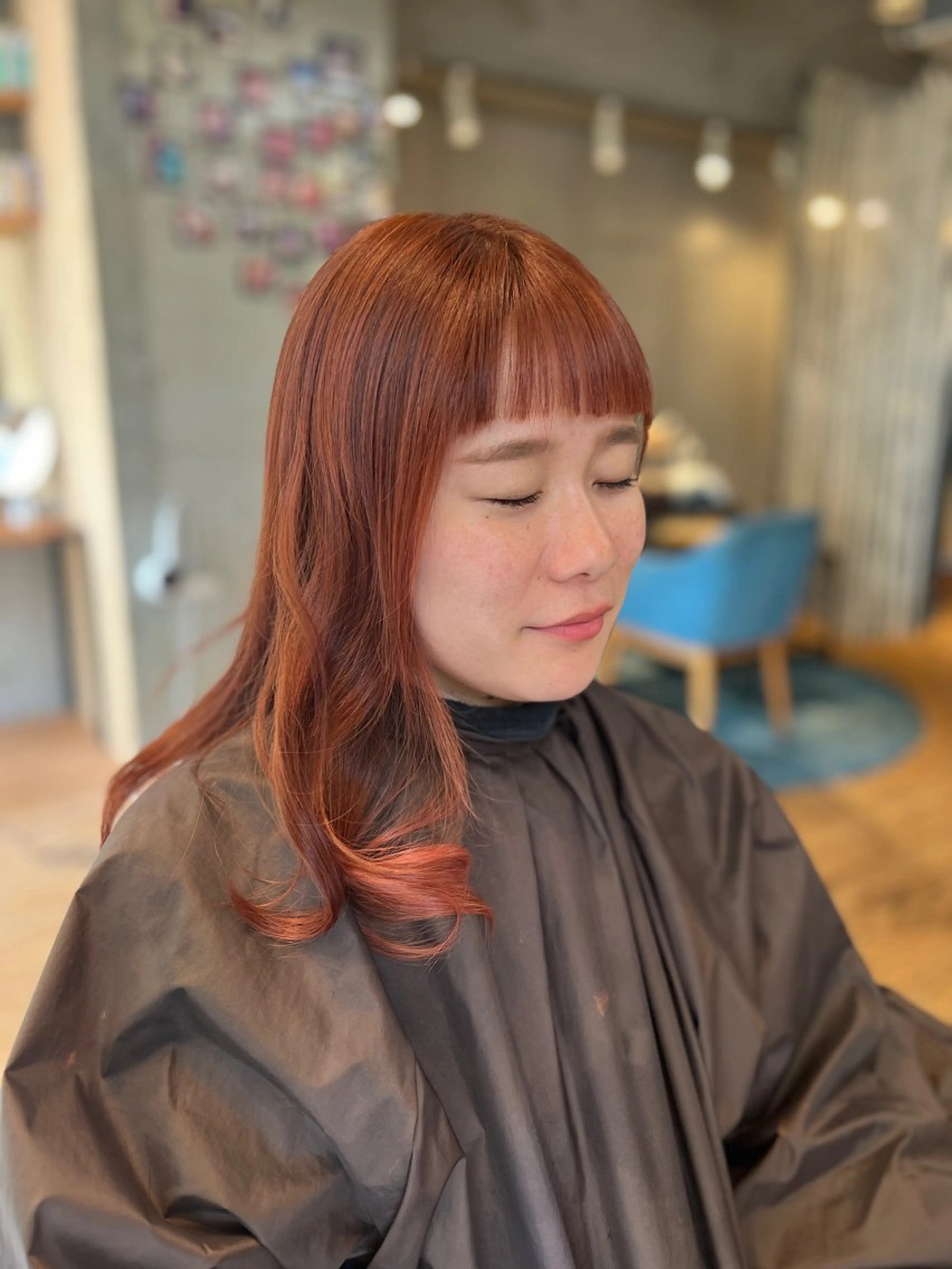 セミロング カラー ブラウンカラー グラデーションカラー オレンジ オレンジブラウン ピンクカラー BEACH　HAIR&NAIL所属・両国駅徒歩1分⭐️ アイロン仕上げのヘアスタイル