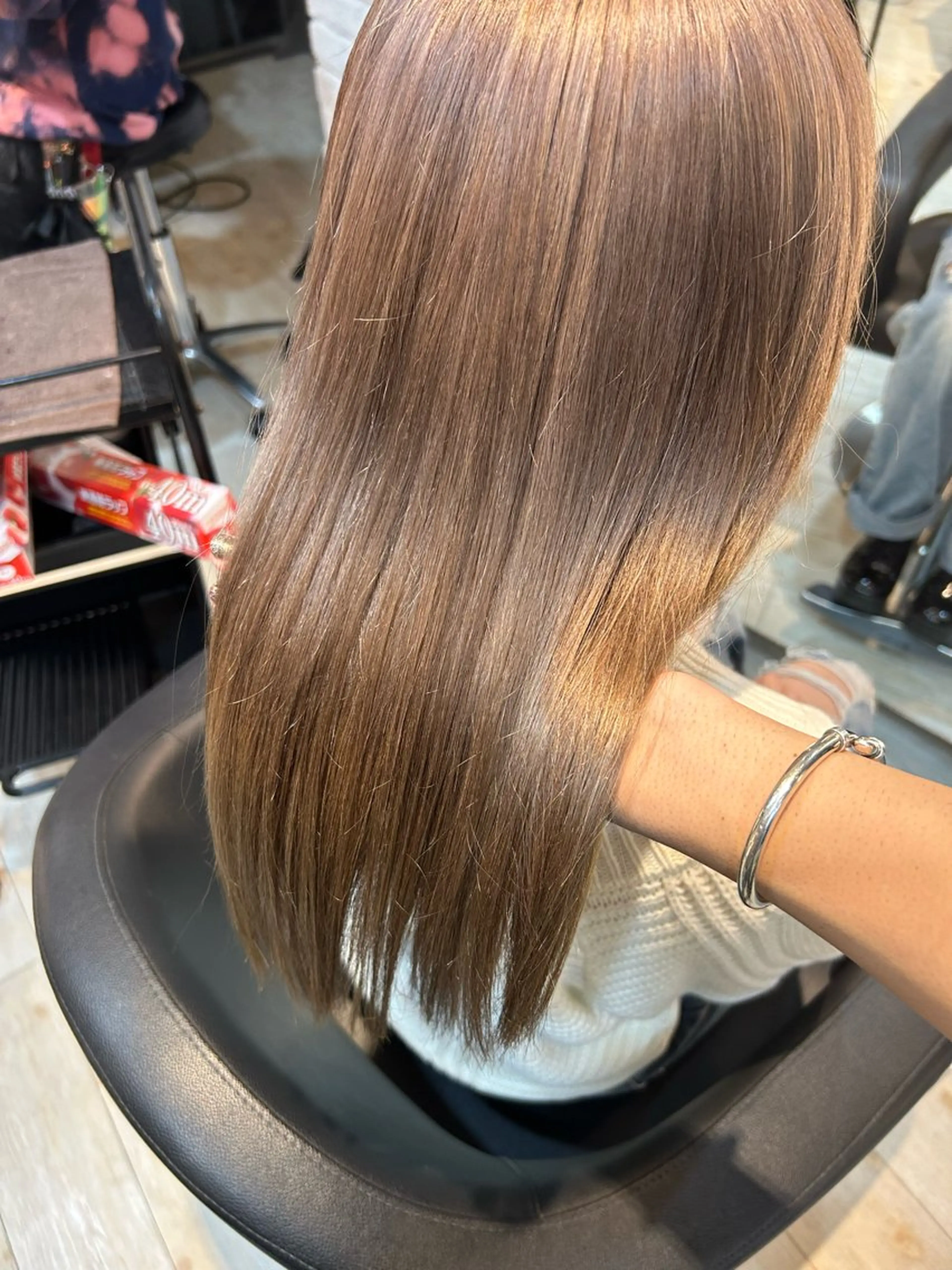 ミディアム カラー ベージュカラー 透明感カラー ミルクティーベージュ ヘアカラー トリートメント 有働由良／ハイトーン ／韓国メンズヘアのヘアスタイル