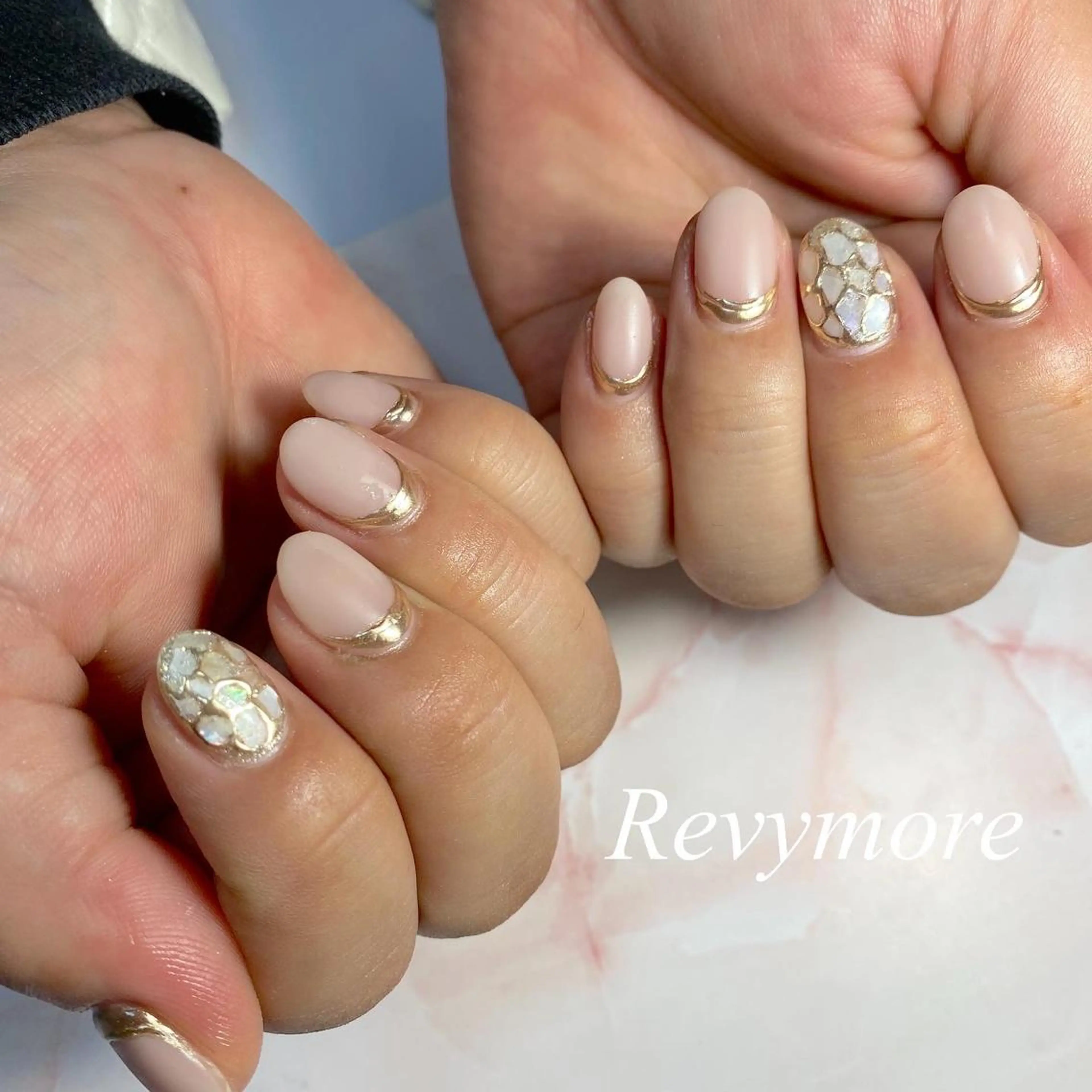 ショート ネイル 韓国風ヘア フレンチネイル ジェルネイル キラキラネイル 韓国ネイル nail salon Revymore所属・nail salon Revymoreのネイルデザイン