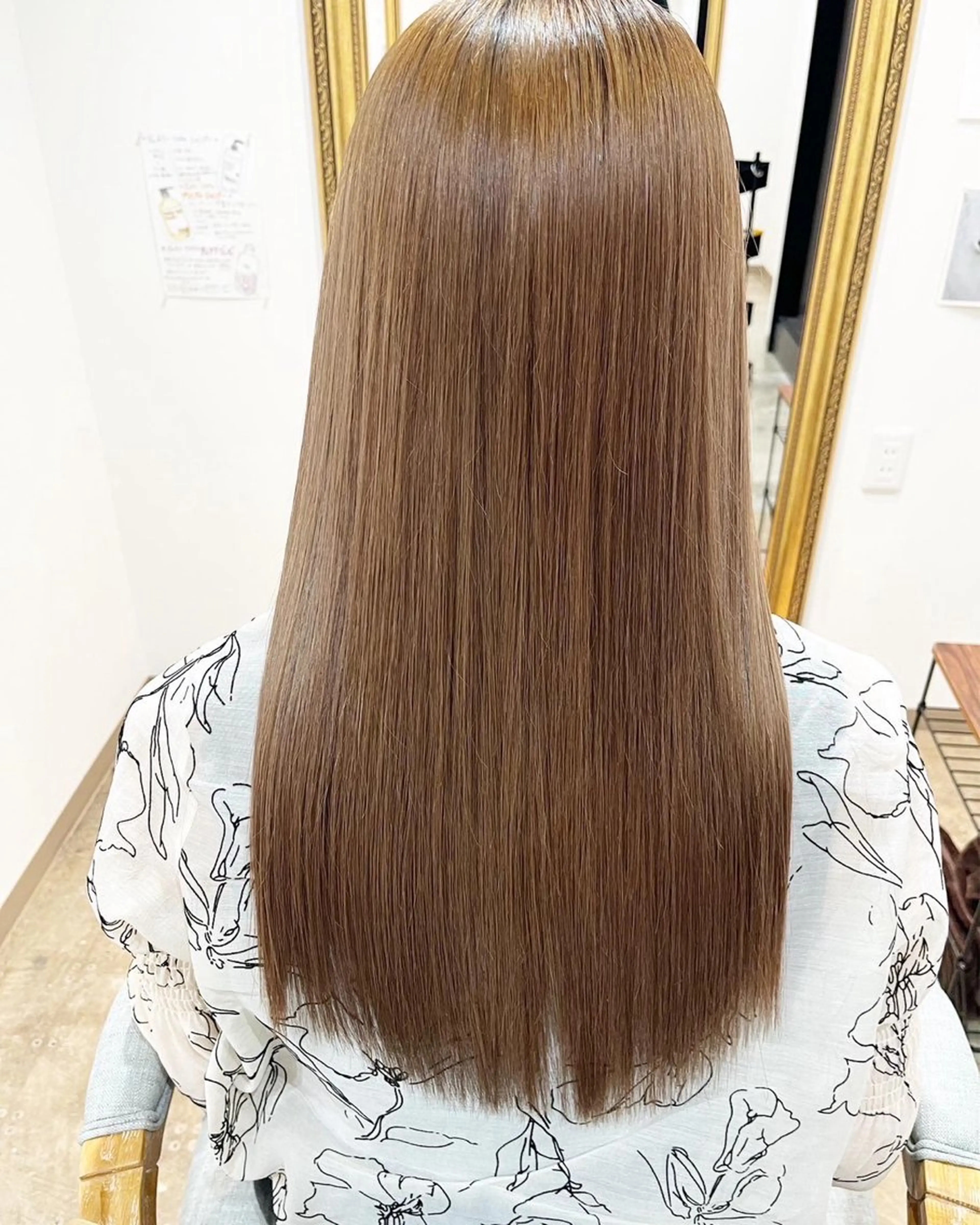 ロング カラー ベージュカラー ミルクティーベージュ カット ヘアカラー 刀根 梓織のヘアスタイル