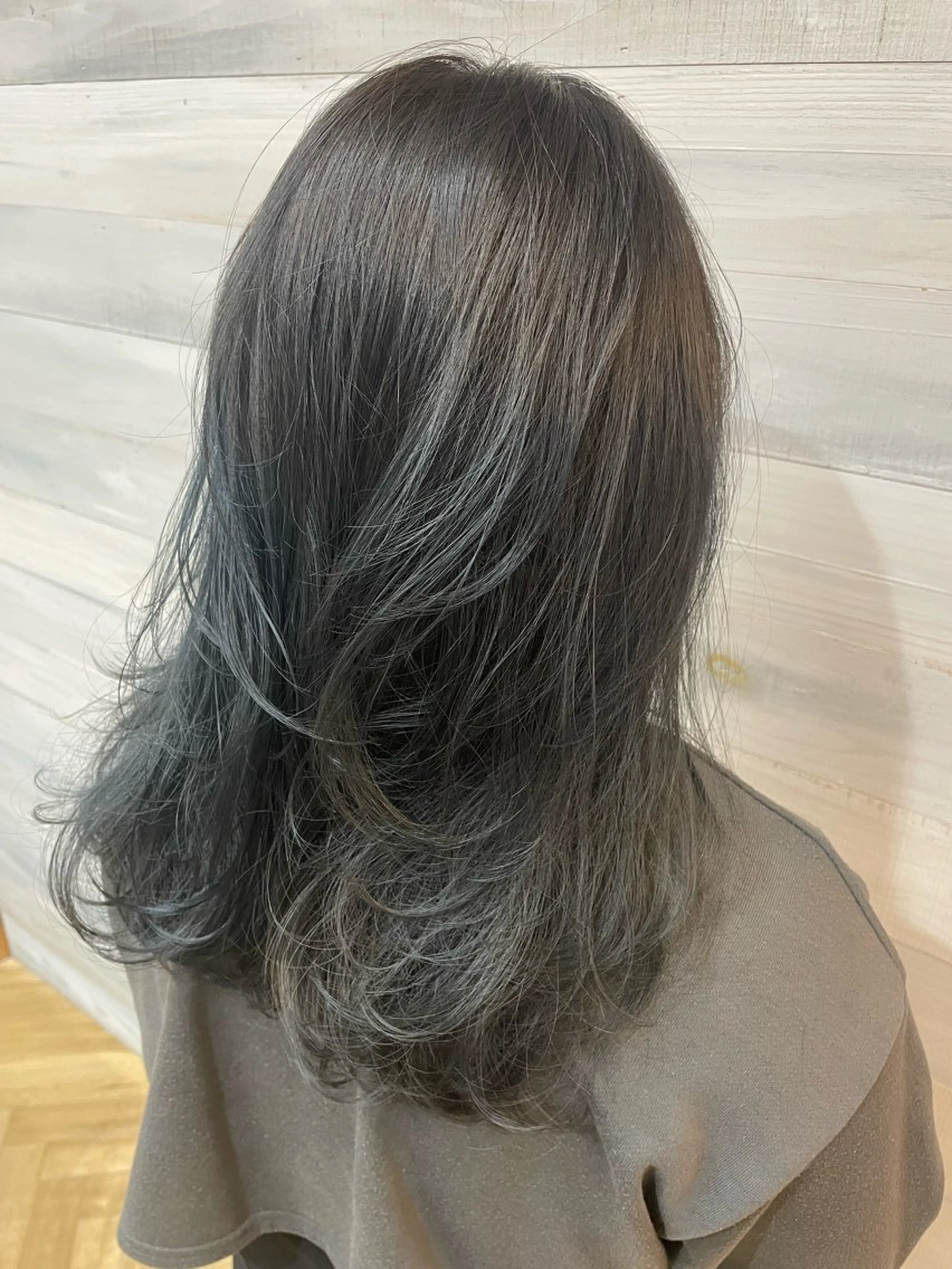 セミロング カラー ブルーカラー 透明感カラー グラデーションカラー lift by mag所属・ユナ ナチュラル／透明感のヘアスタイル