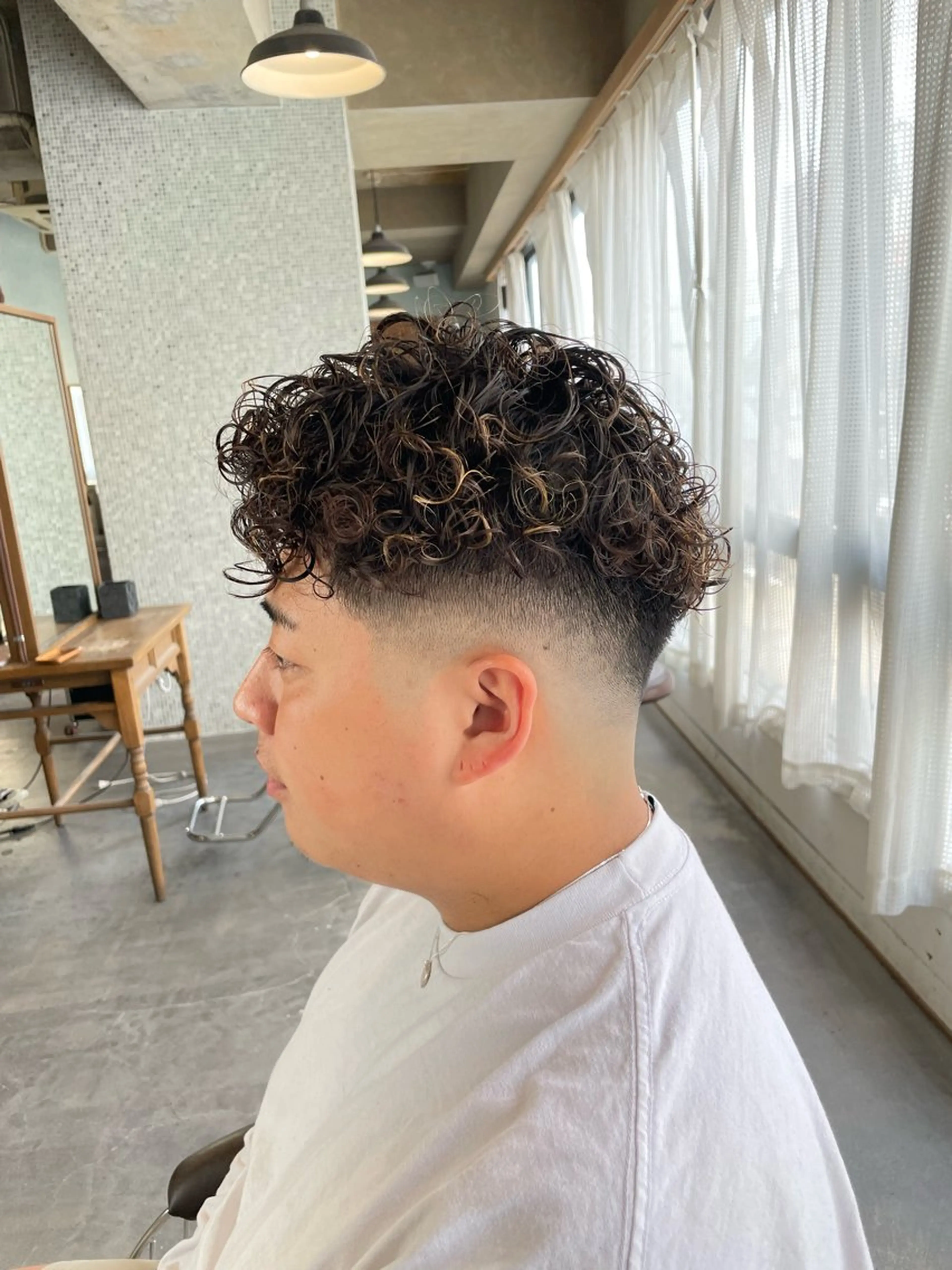 ショート カラー パーマ メンズ メンズブリーチ フェードカット メンズハイライト メンズメッシュ メンズパーマ sweetroom茅ヶ崎南口店所属・∮フェードスタイル∮ 加藤嘉陛のヘアスタイル