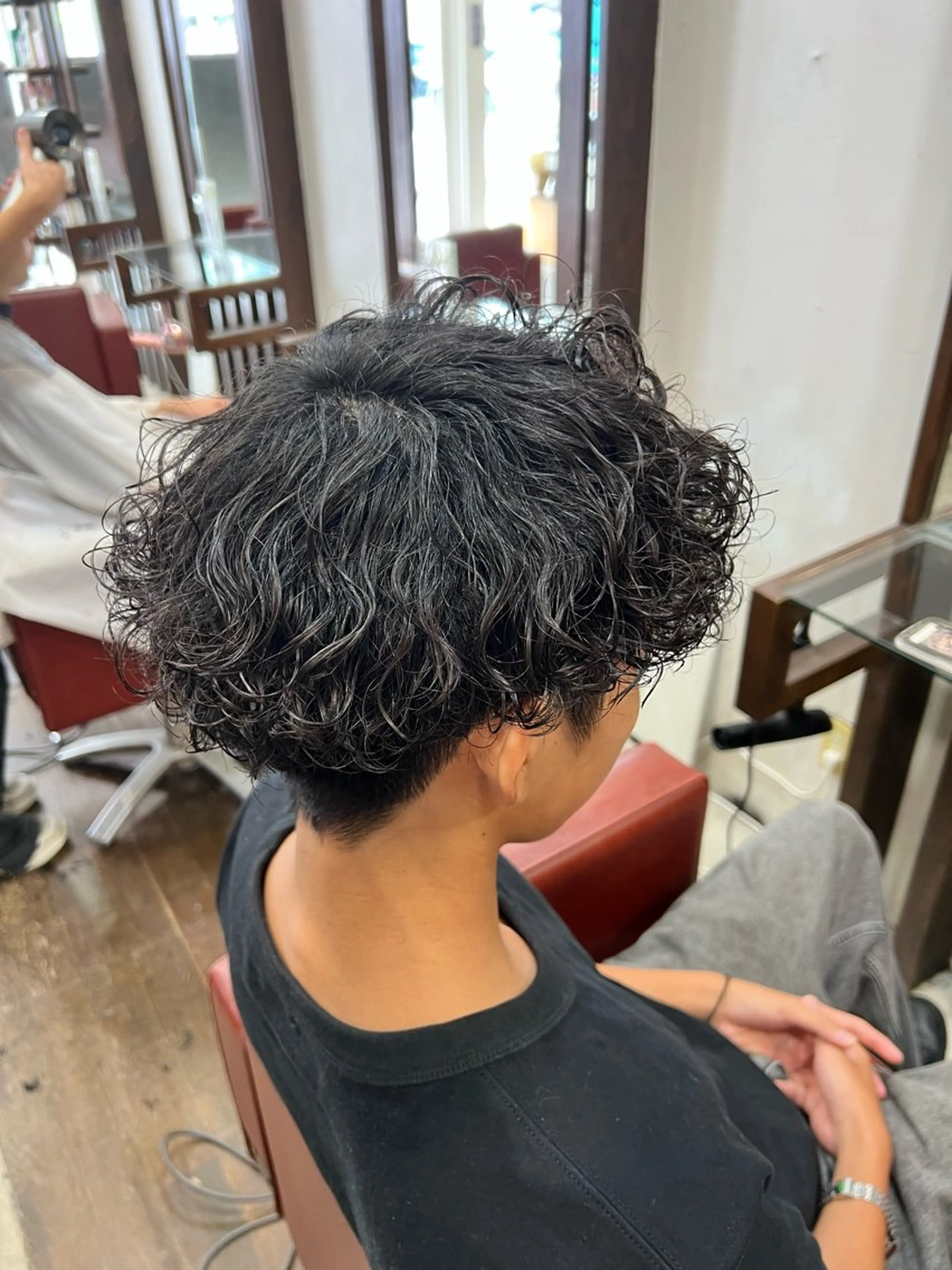 ミディアム パーマ メンズ ミディアムパーマ メンズパーマ 波巻きパーマ スパイラルパーマ カット パーマ 湘南のパーマ職人 🔥清水琉葵🔥のヘアスタイル