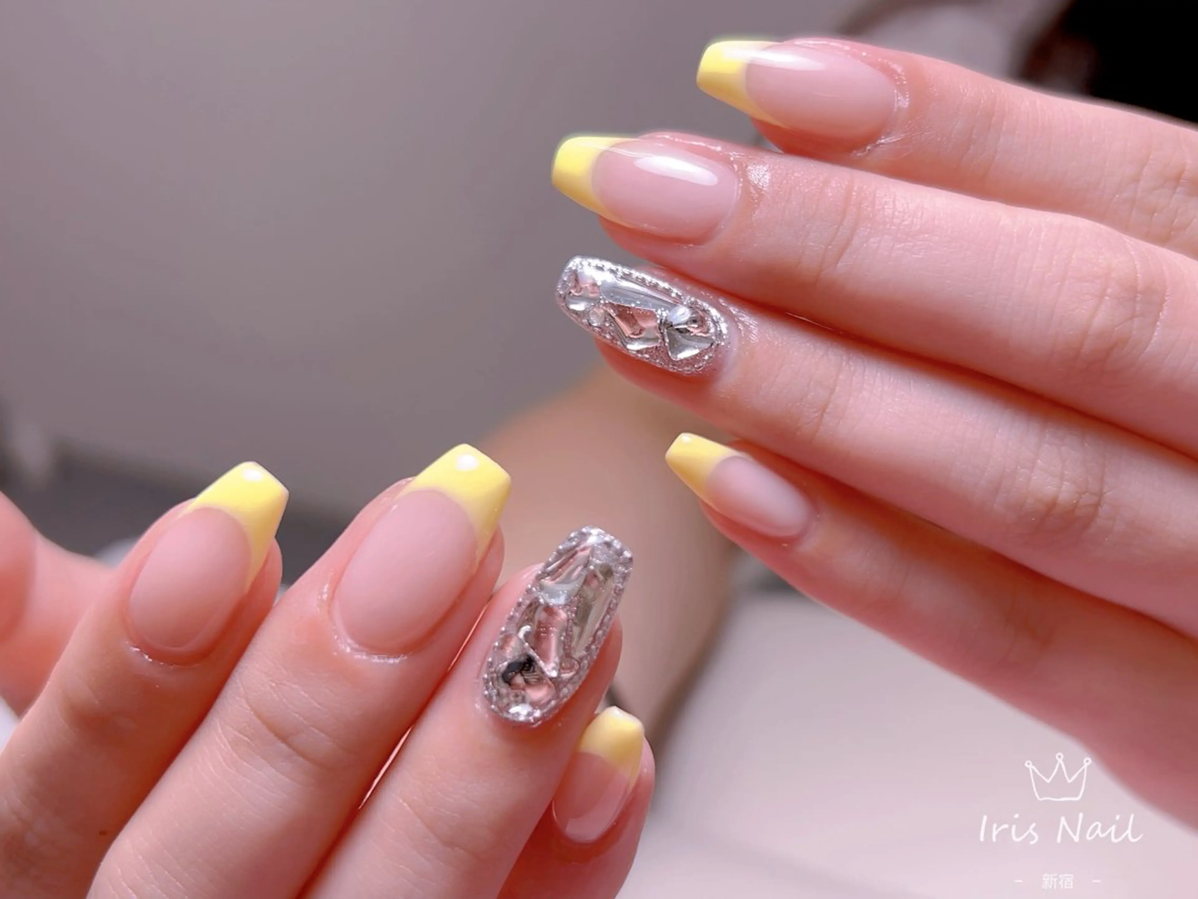 ネイル フレンチネイル ジェルネイル グラデーション 韓国ネイル マグネットネイル ハンドネイル 【長さ出し】 IRIS NAILのネイルデザイン