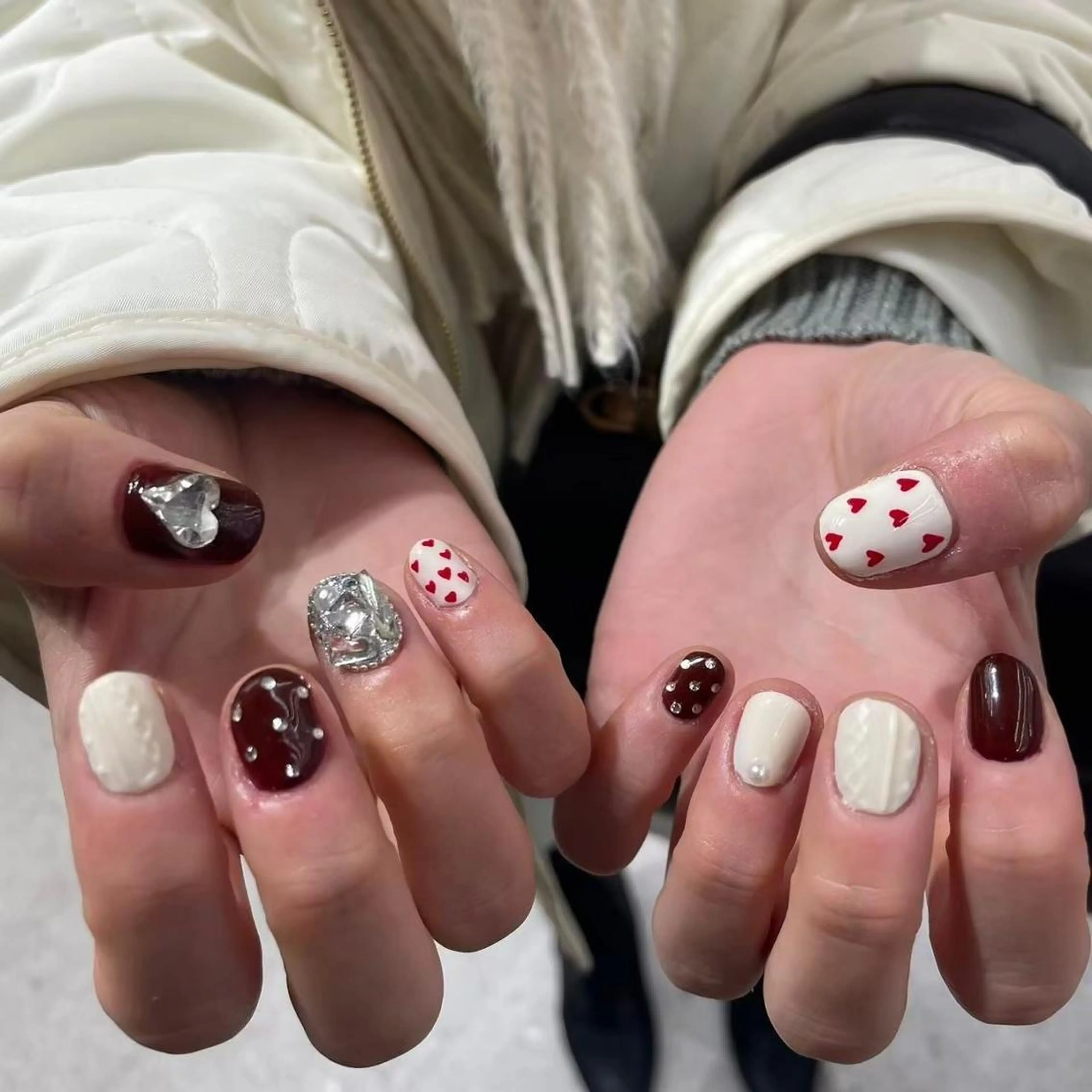 ネイル アートネイル カジュアル ジェルネイル ニュアンスネイル 赤色 ハンドネイル 💎platinum dollまりん💎のマツエク・マツパデザイン