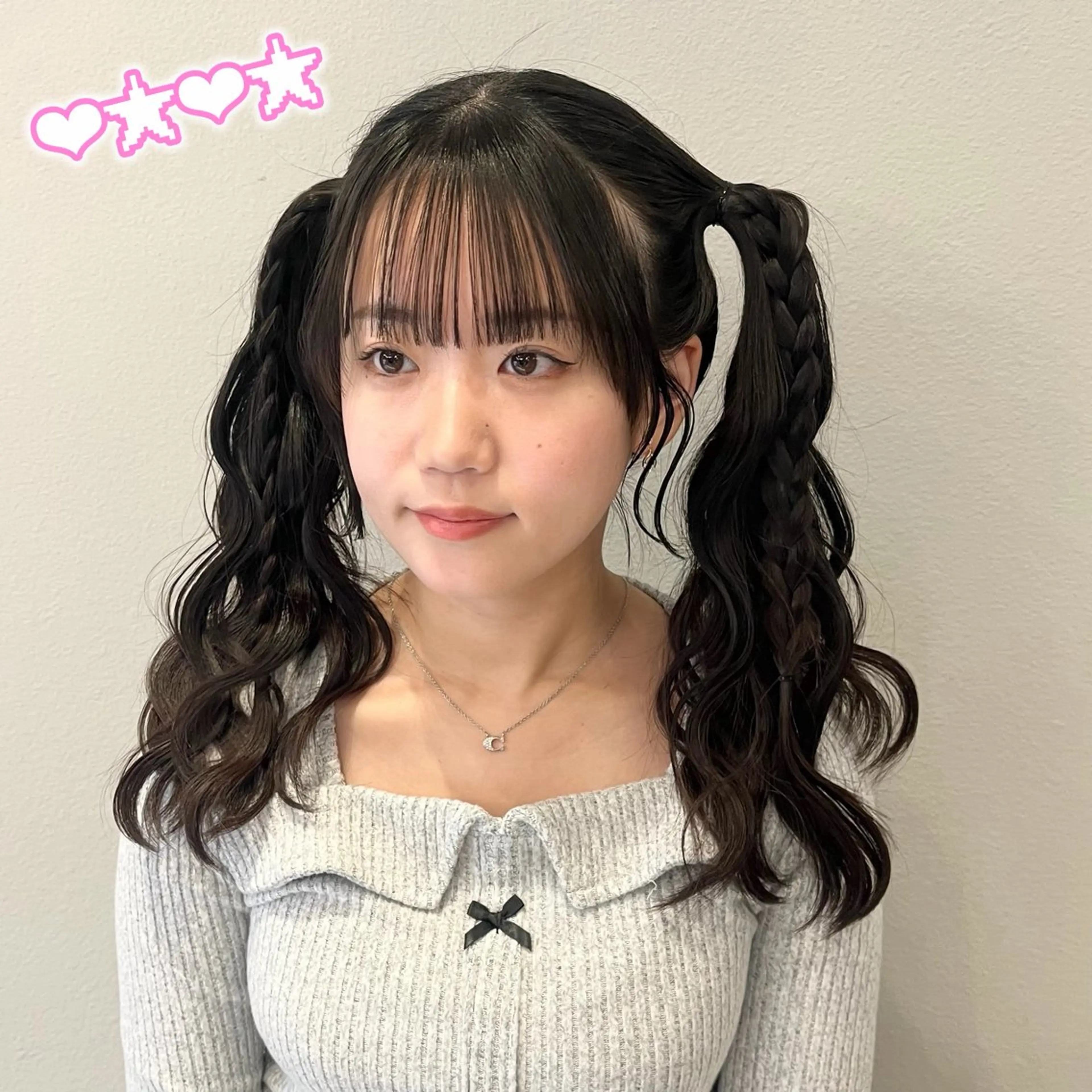 ヘアアレンジ ツインテール 三つ編み ヘアセット 顔周り/暖色 /ヘアメ/あつはのヘアスタイル