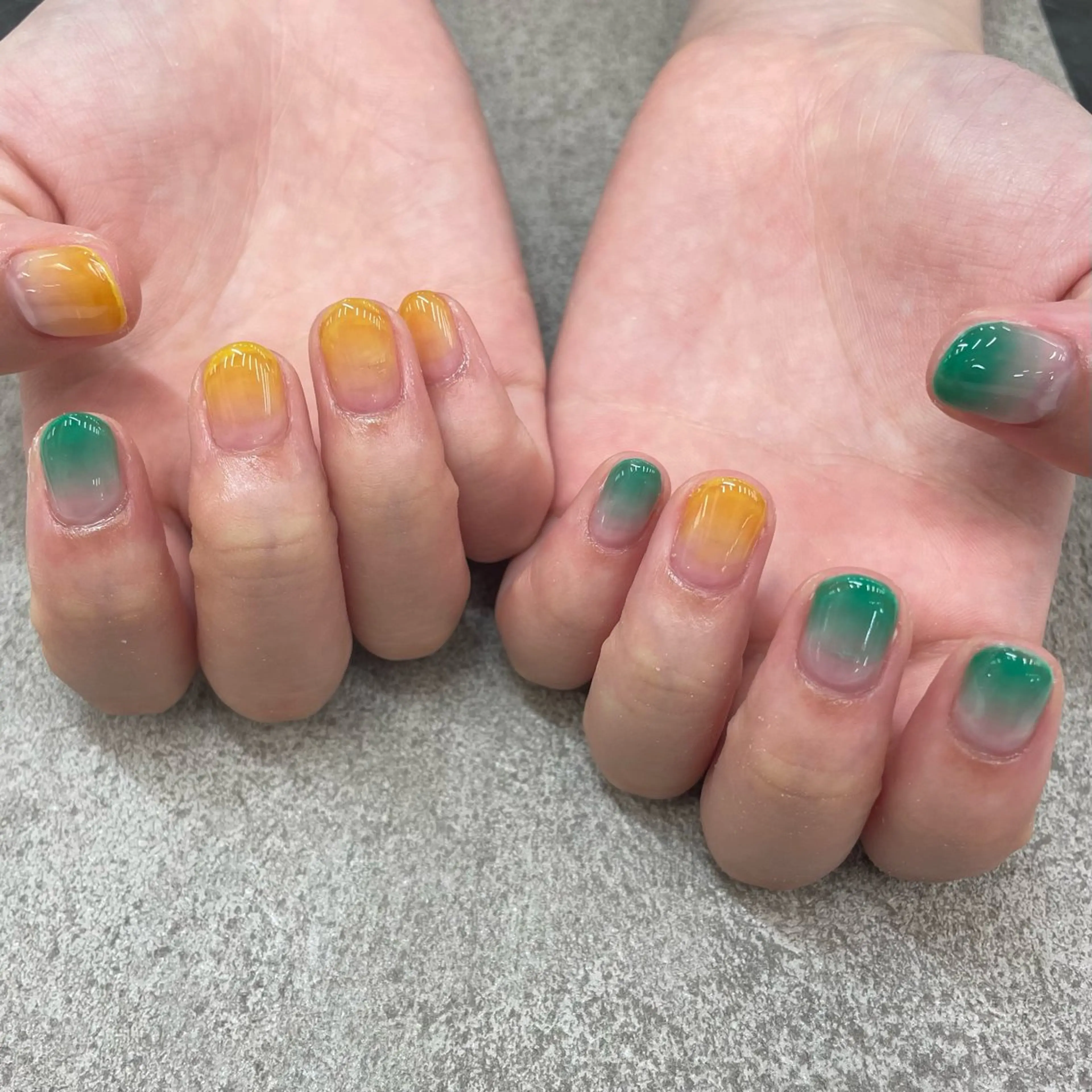 ネイル グラデーション MAXKELLY EMIのネイルデザイン