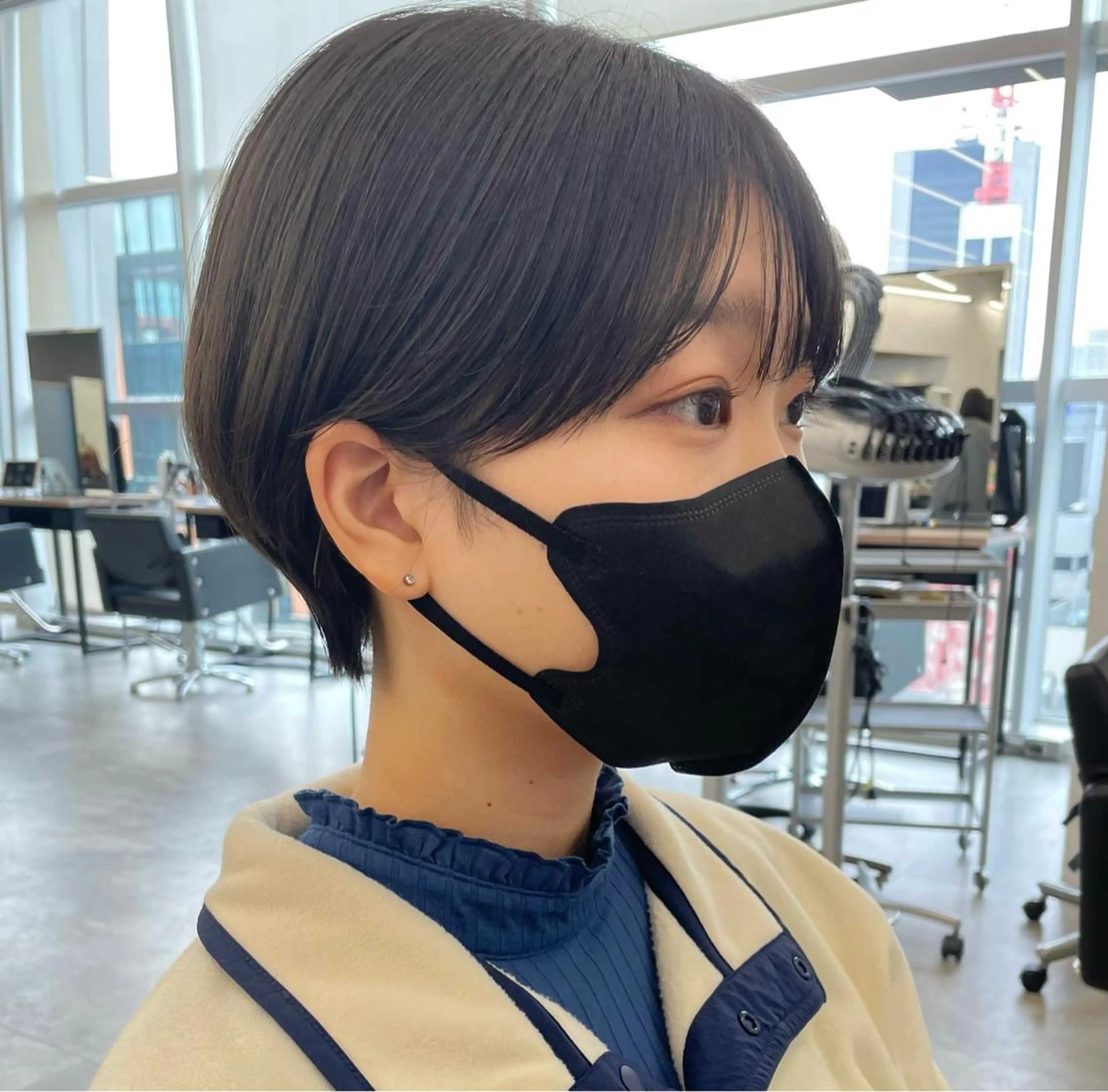 ショート カラー グレージュ オリーブグレージュ オリーブグレー ショートヘア ヘアカラー レイヤー/ショート透 明感カラー/西田祐賀のヘアスタイル