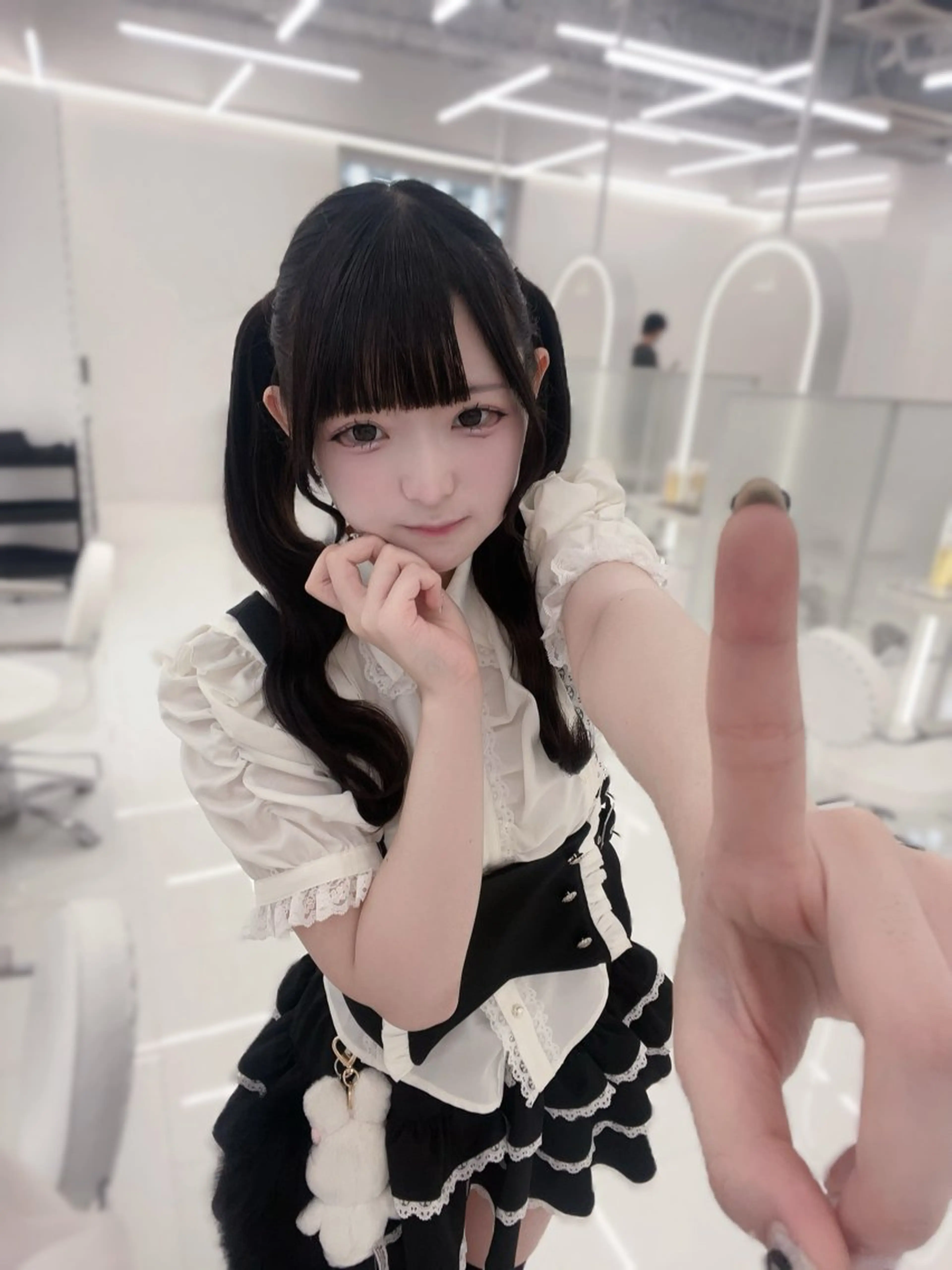 ロング ヘアアレンジ ツインテール 前髪/顔周り/透明感 艶カラーとどさんのヘアスタイル