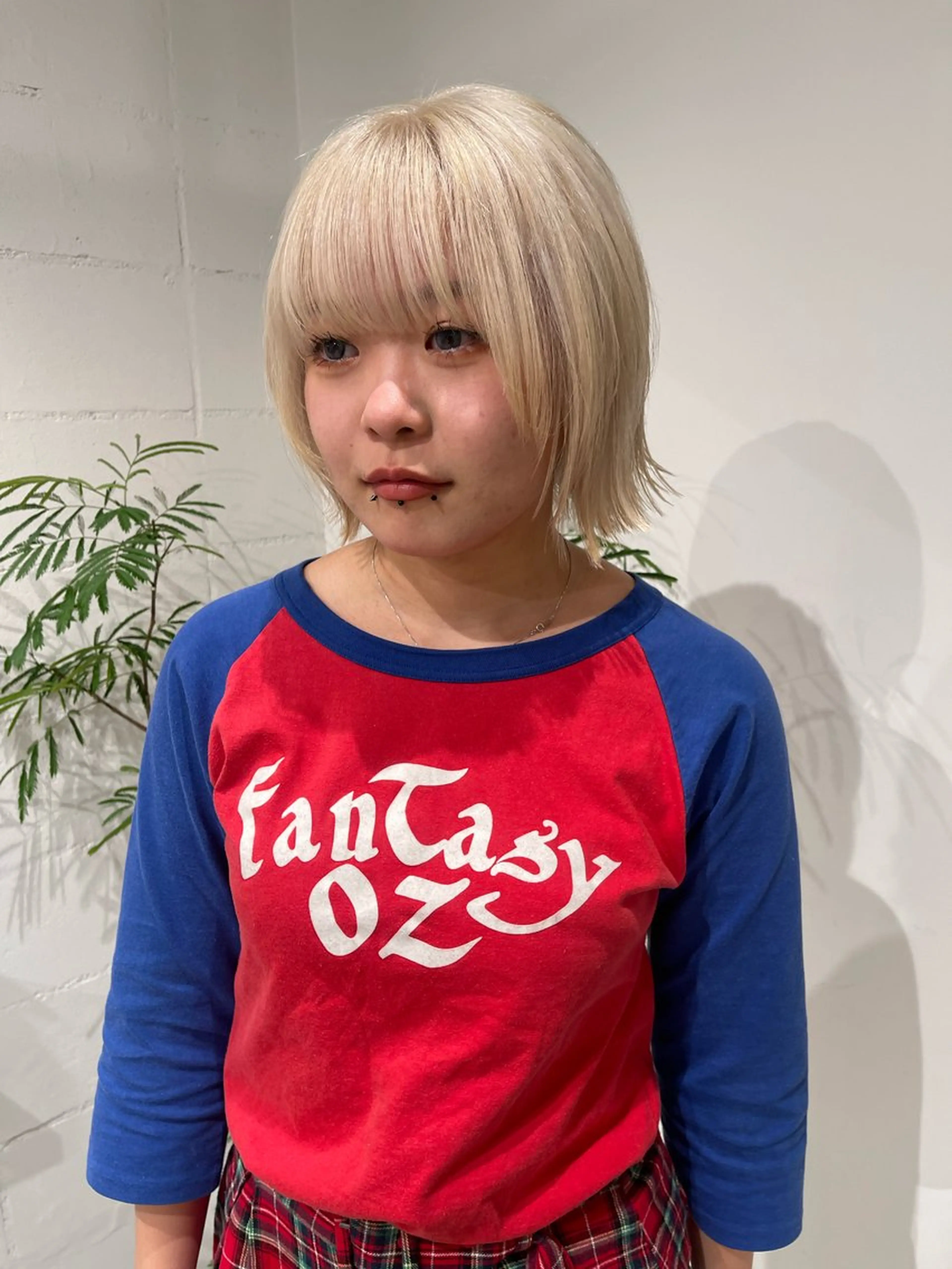 ミディアム カラー ブリーチ ブロンド ハイトーンカラー ウルフカット アトム/ウルフ パーマ/レイヤーのヘアスタイル