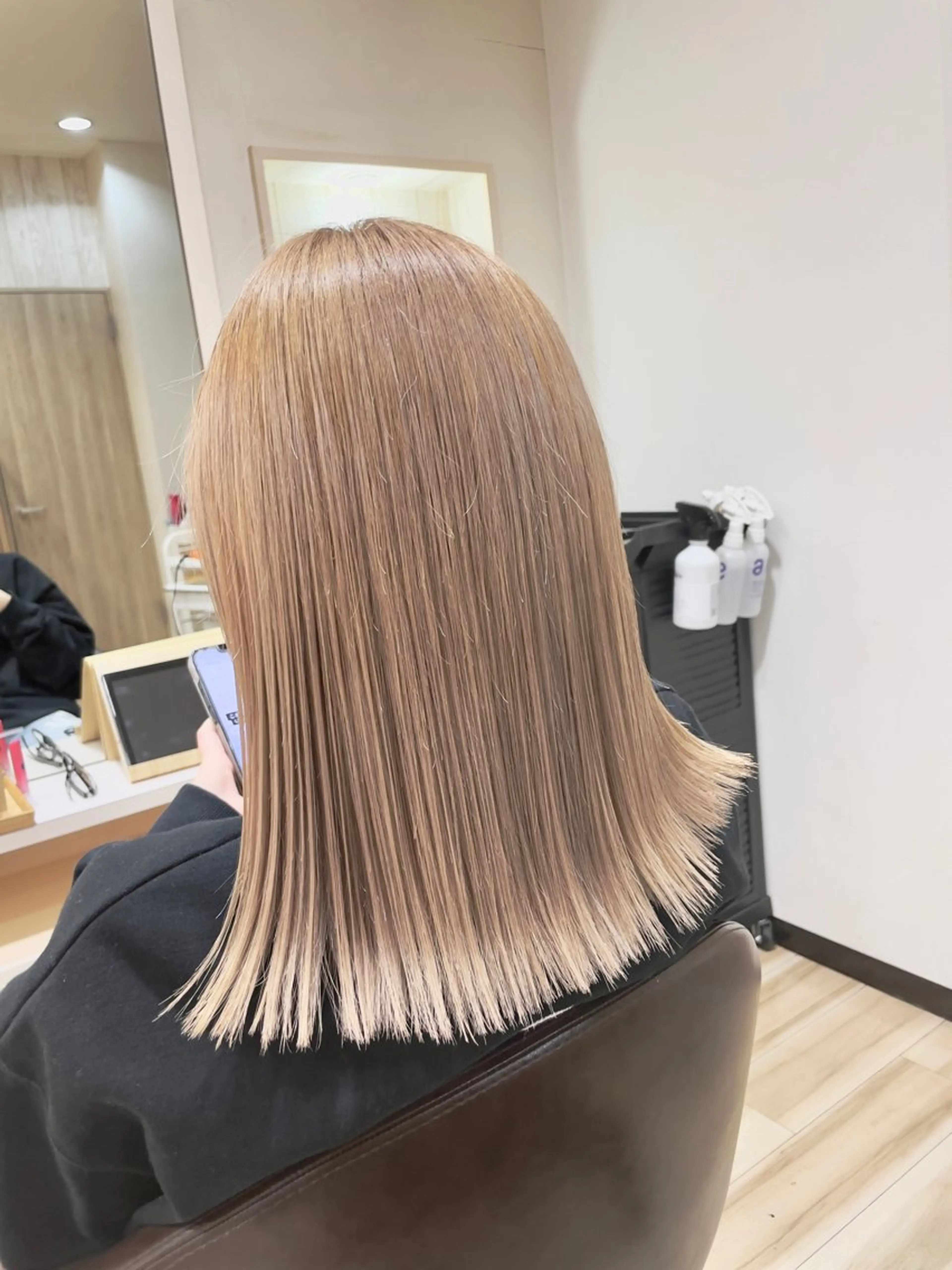 ミディアム カラー ベージュカラー ブリーチ 🌈派手髪ハイトーン 🌈鈴木亮太🌈のヘアスタイル