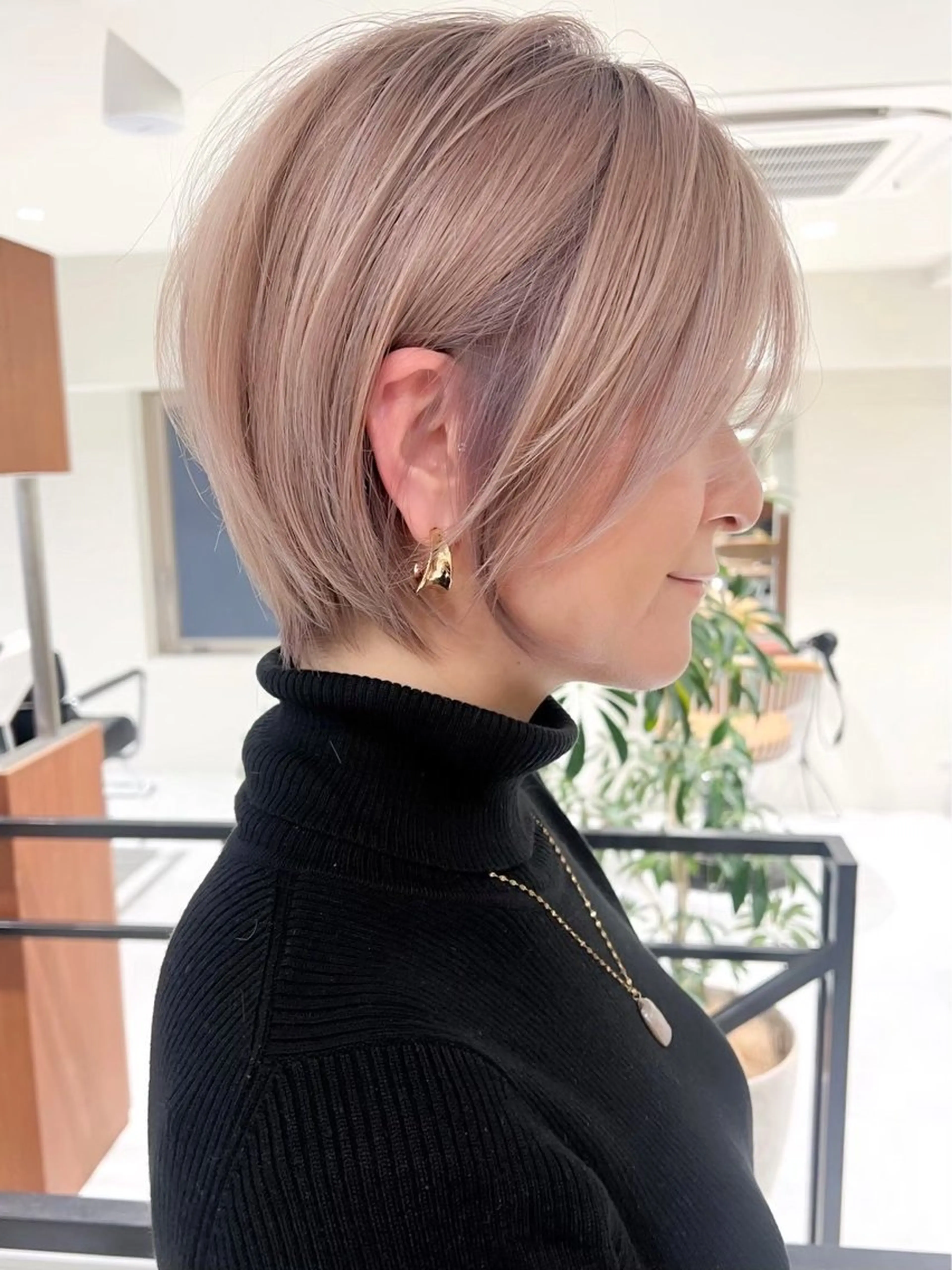 ショート ヘアカラー 艶髪ハイトーン 💎凜💎のヘアスタイル