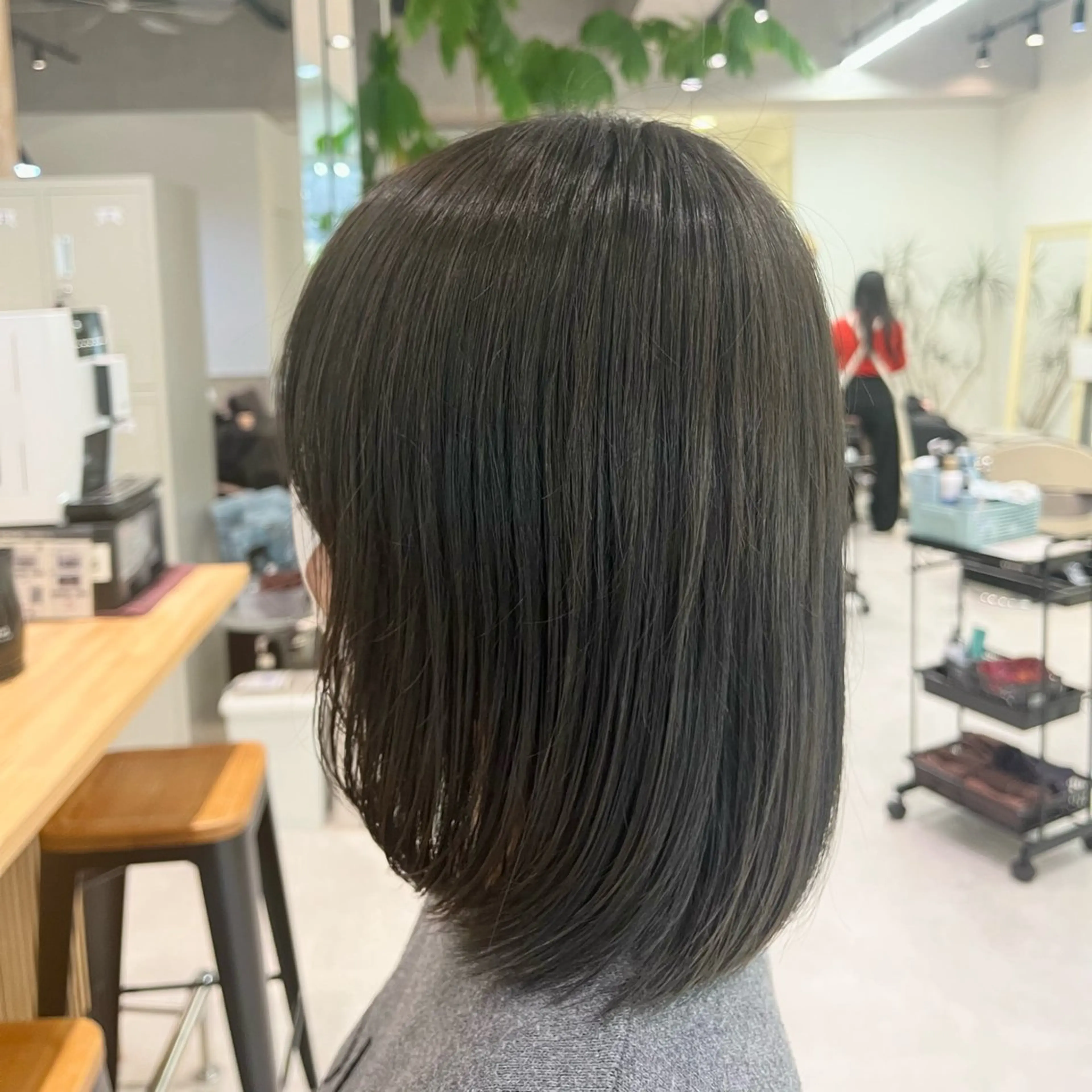 ミディアム カット ヘアカラー トリートメント omocha umiのヘアスタイル