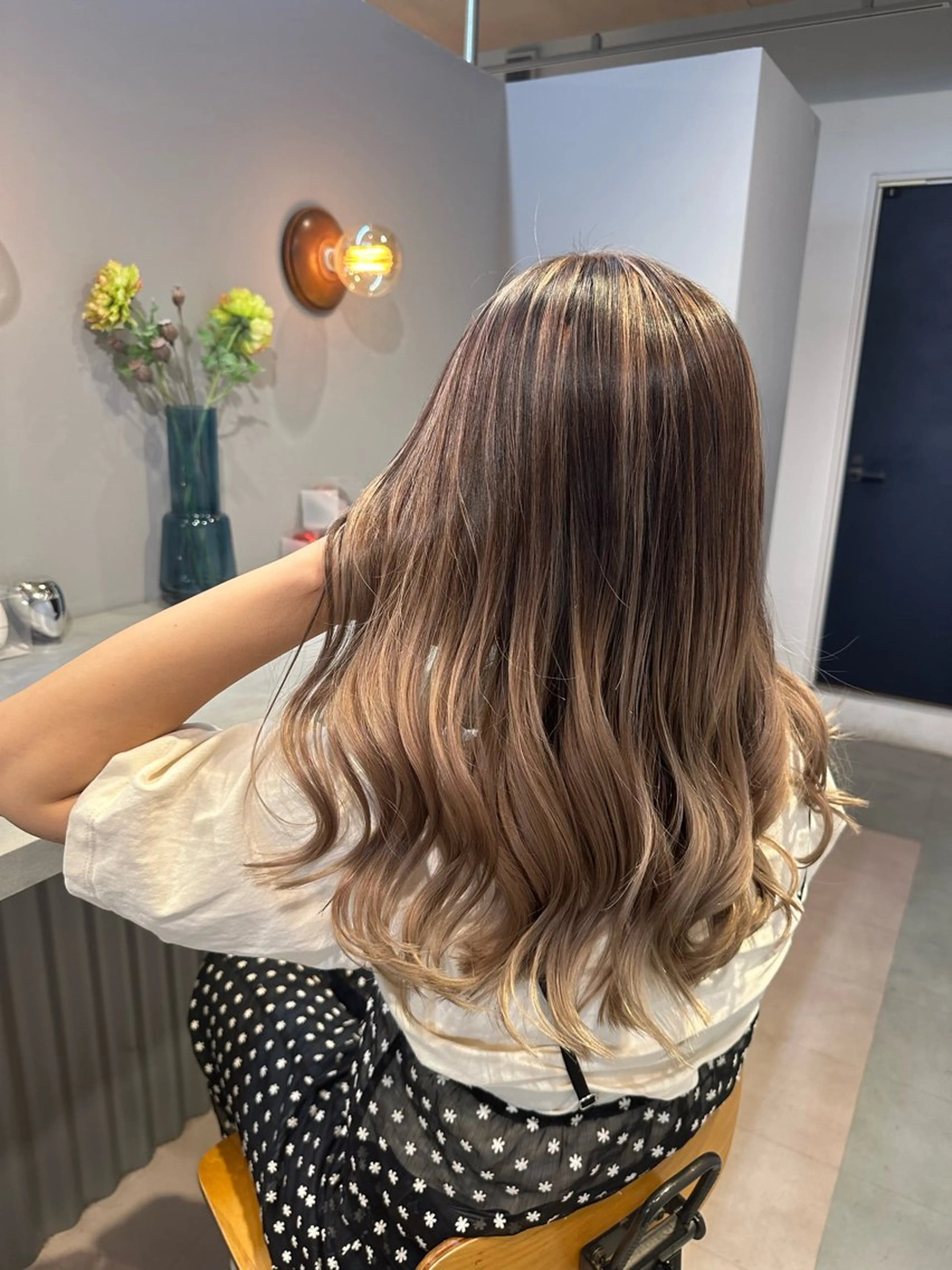 セミロング カラー カット ヘアカラー トリートメント 💖ハイライト/ハイ トーン💖MIKIのヘアスタイル