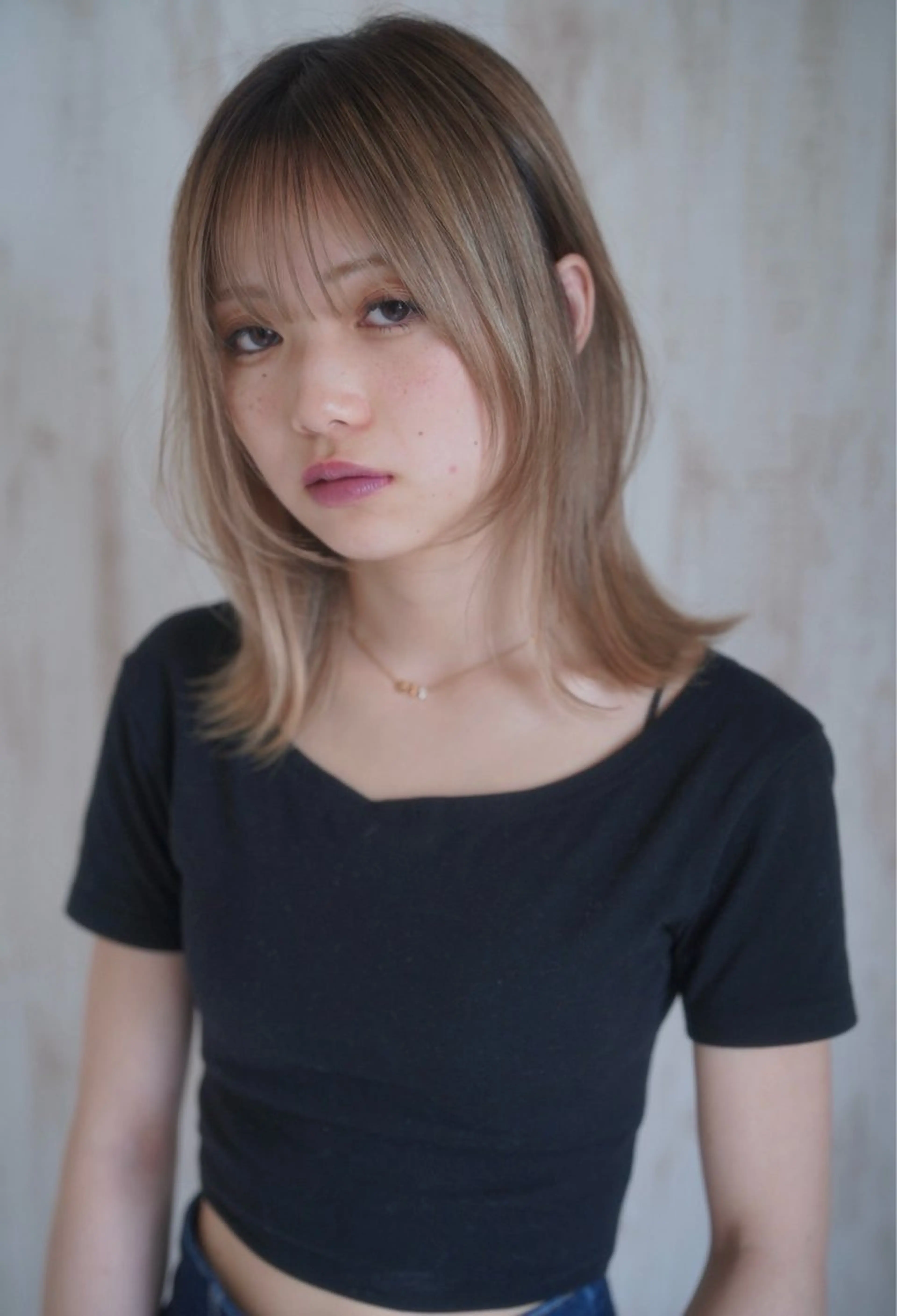 セミロング カラー 幕内 梨乃亜のヘアスタイル