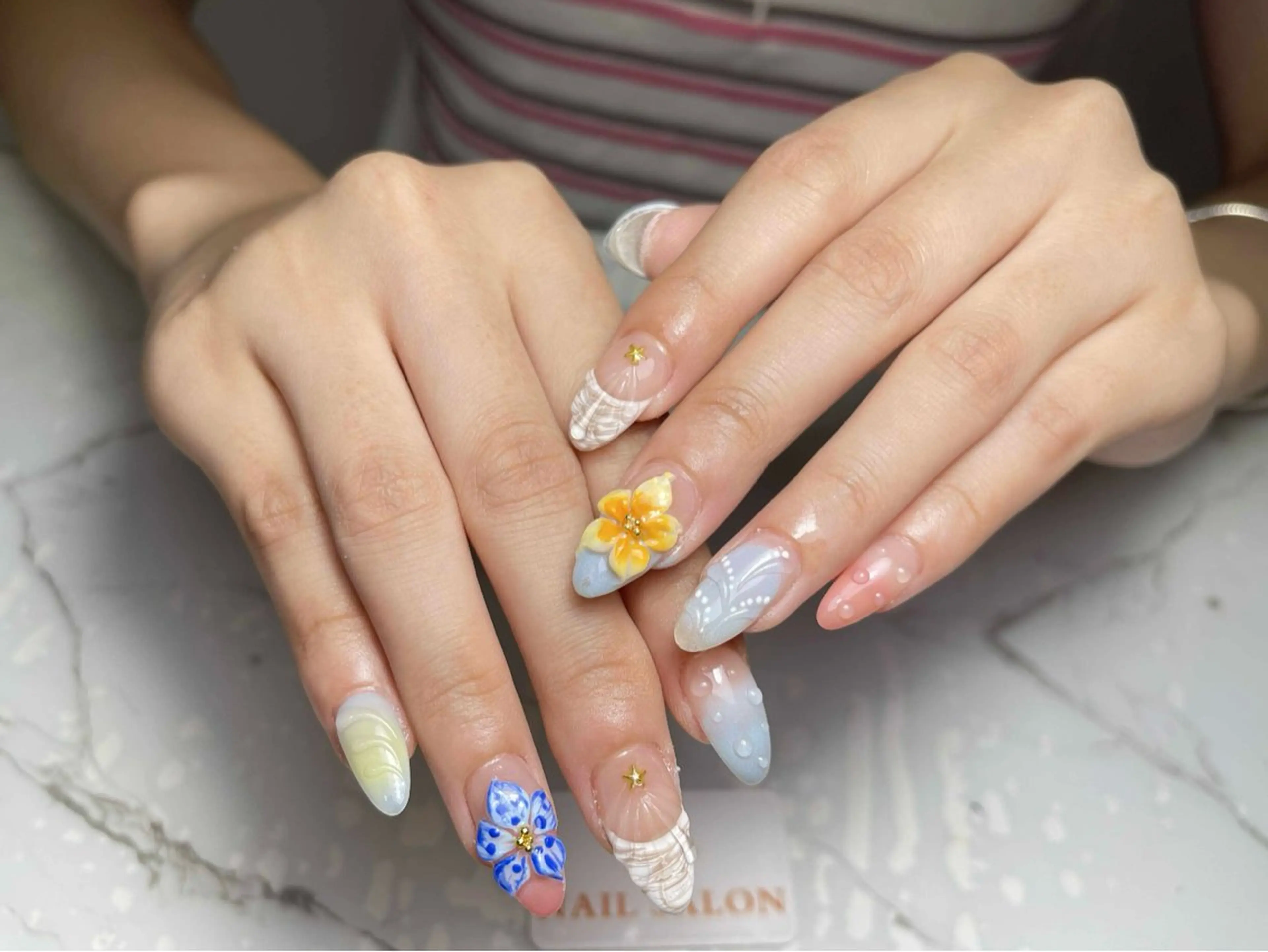 ネイル アートネイル フレンチネイル ジェルネイル グラデーション 韓国ネイル ハンドネイル 💕鈴木ユリ パラジェル/オフ無料のネイルデザイン