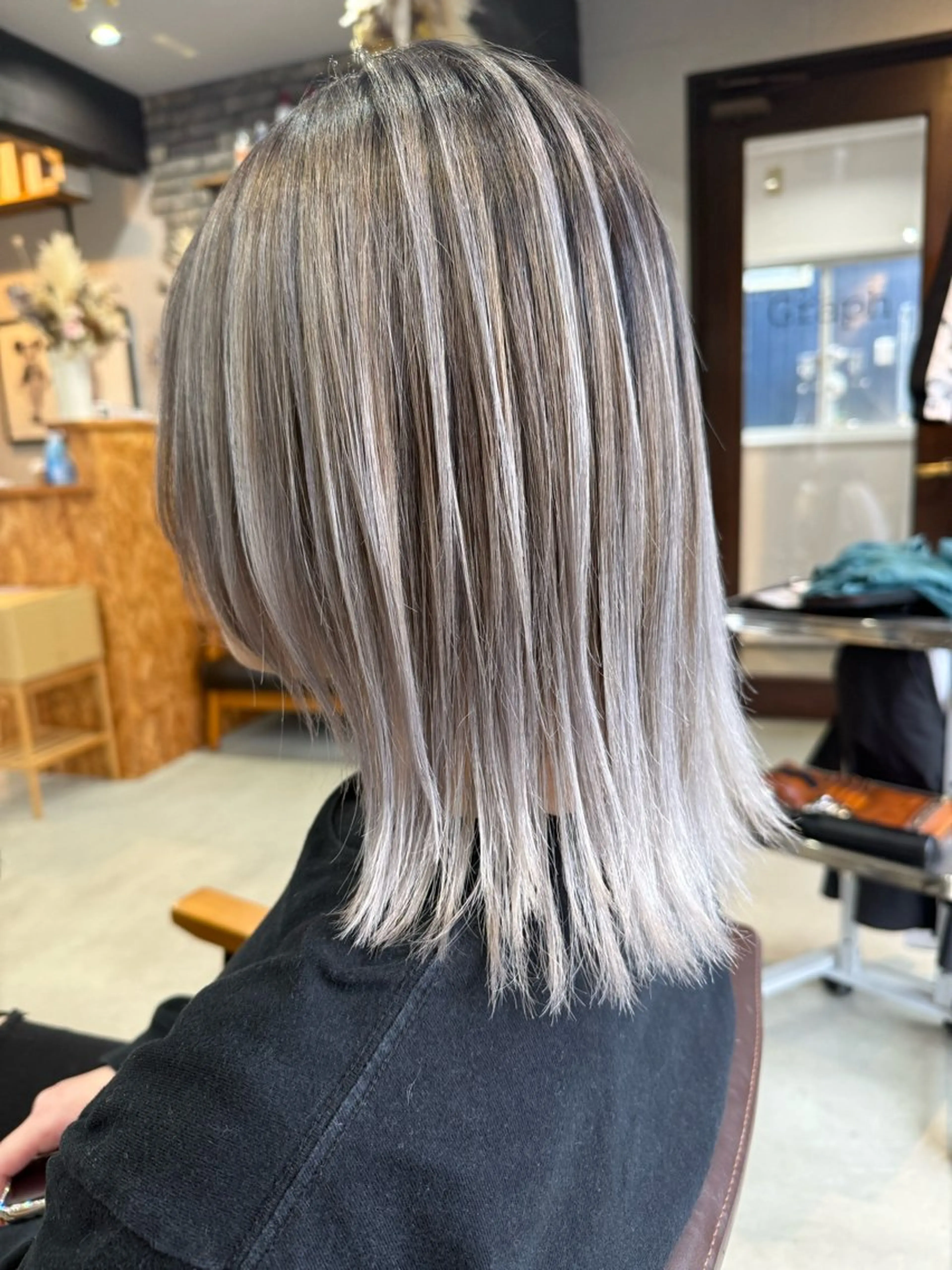 ミディアム カラー ブリーチ ブルーカラー ピンクカラー トリートメント ヘアカラー Graph'puppet所属・ブリーチ専門家 コンテスト優勝サロンのヘアスタイル