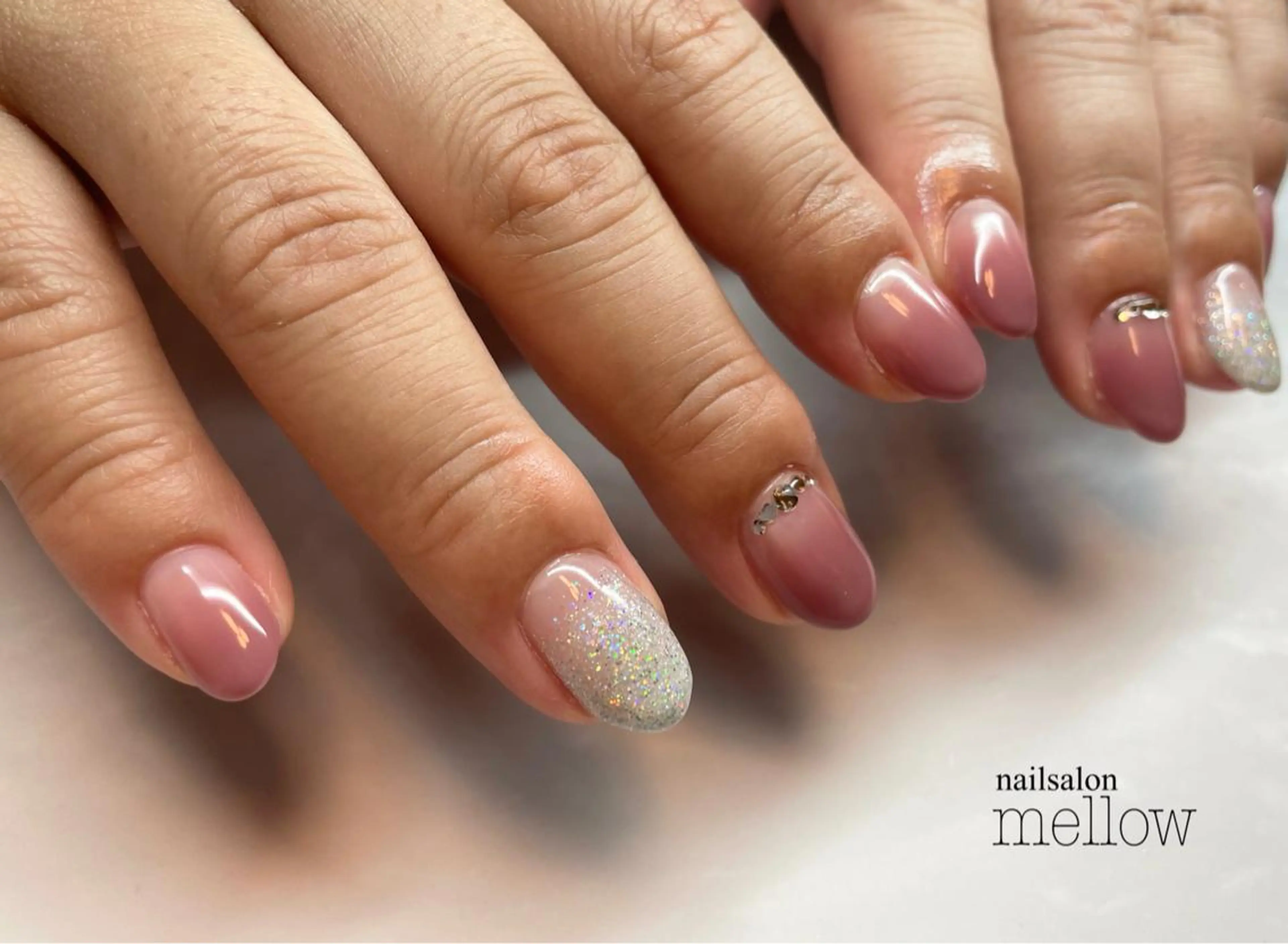 ネイル ラメ(グリッター) ピンク ホワイト 大山 浩美のネイルデザイン