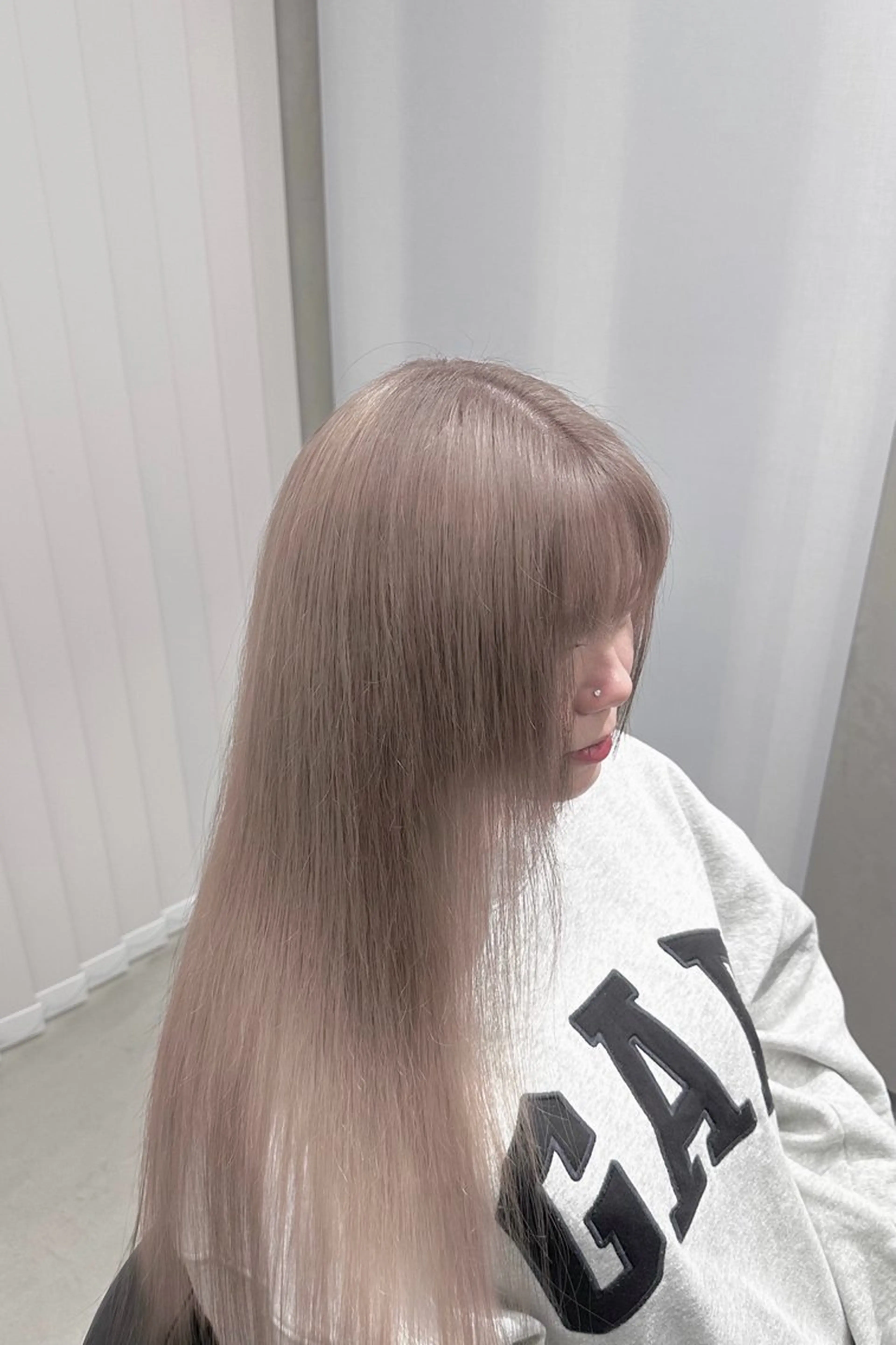 ロング カラー ベージュカラー ハイトーンカラー ミルクティーベージュ オレンジ 似合わせカット ヘアカラー トリートメント 三浦 斗翔のヘアスタイル