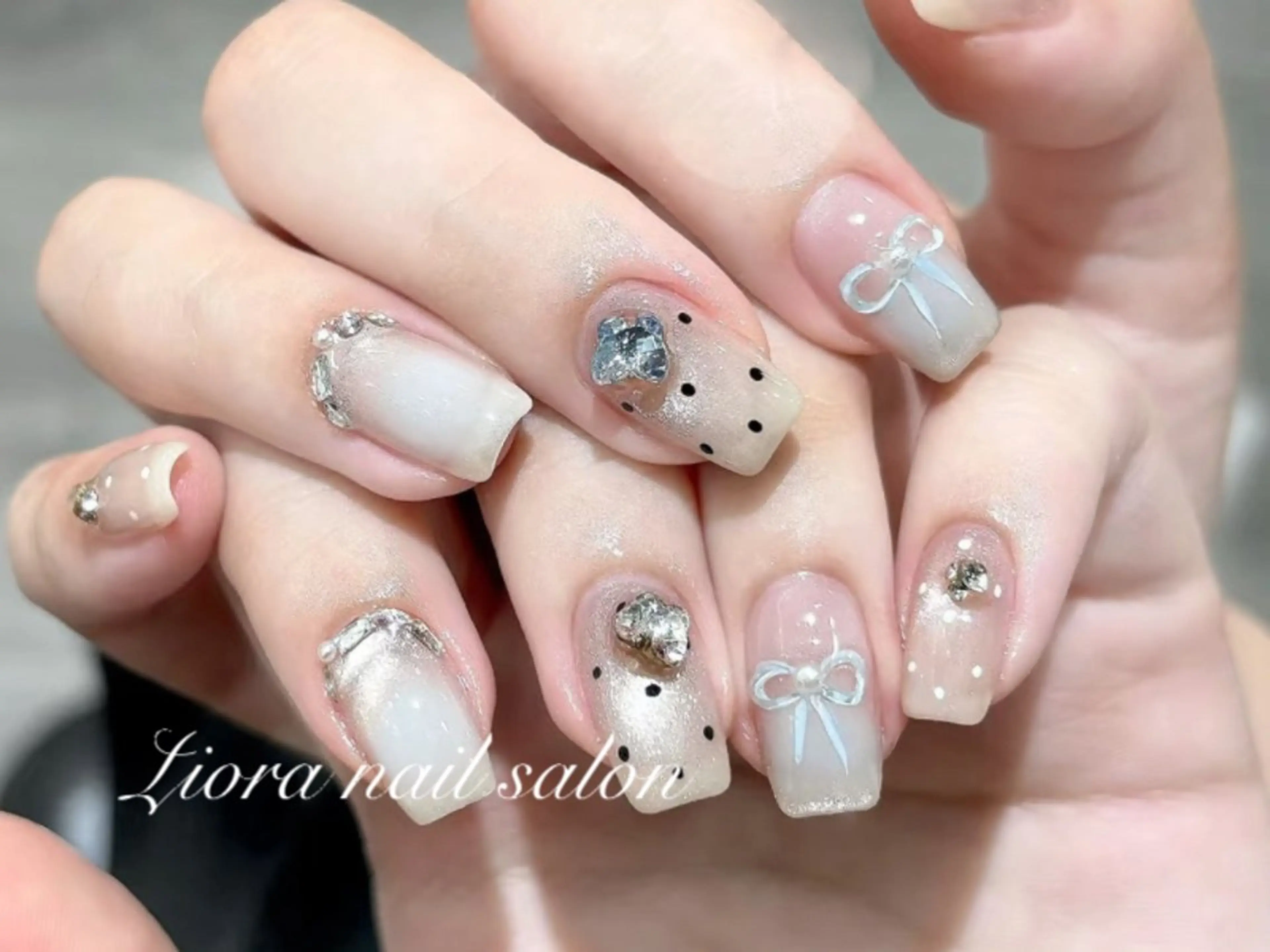 ネイル フレンチネイル ジェルネイル ガーリー グラデーション キラキラネイル ハンドネイル Liora nail 1のネイルデザイン