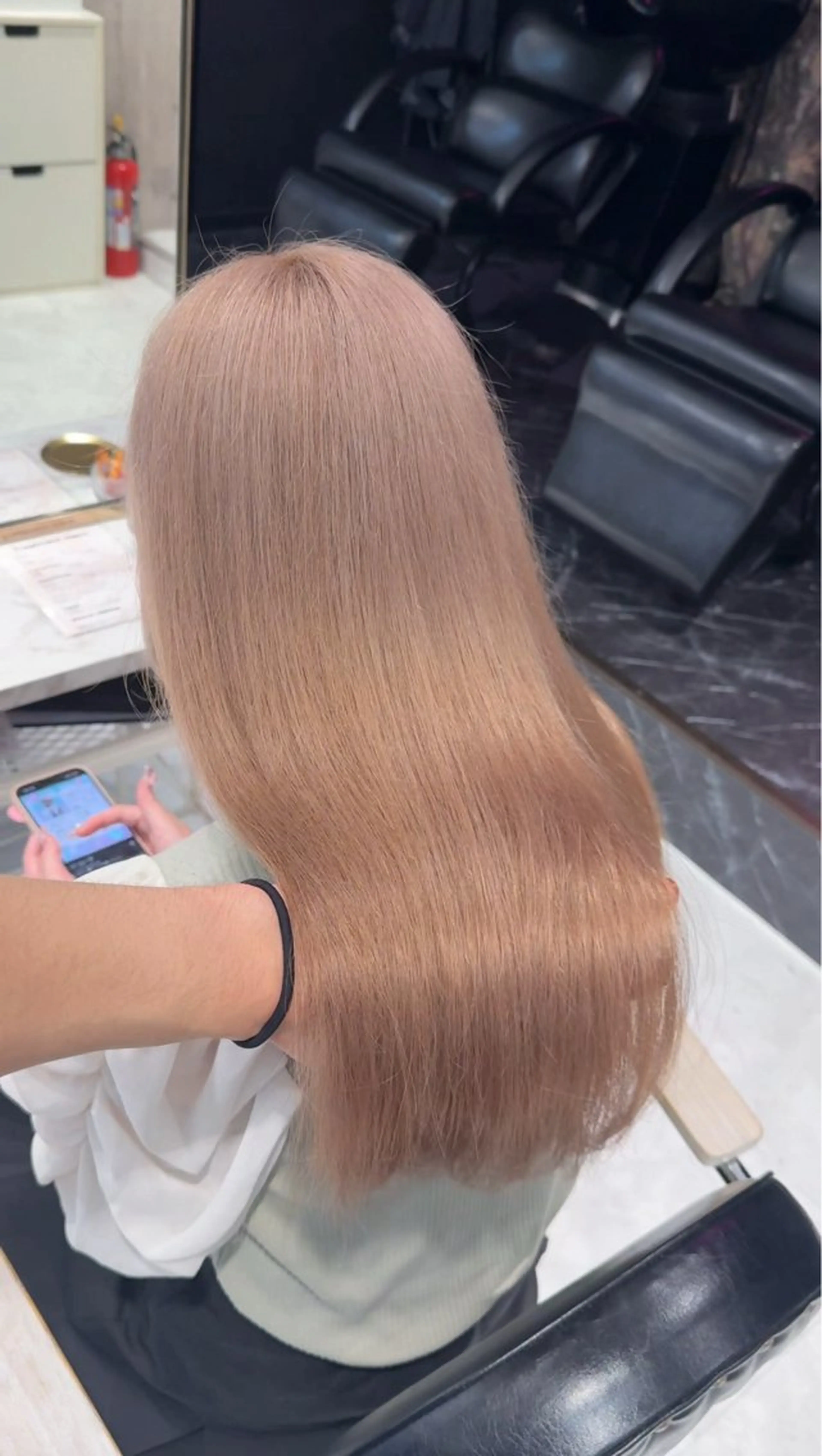 セミロング カラー ベージュカラー ブリーチ ブロンド ピンクカラー ヘアカラー ハイトーン特化/ 複雑履歴修正/拓真のヘアスタイル