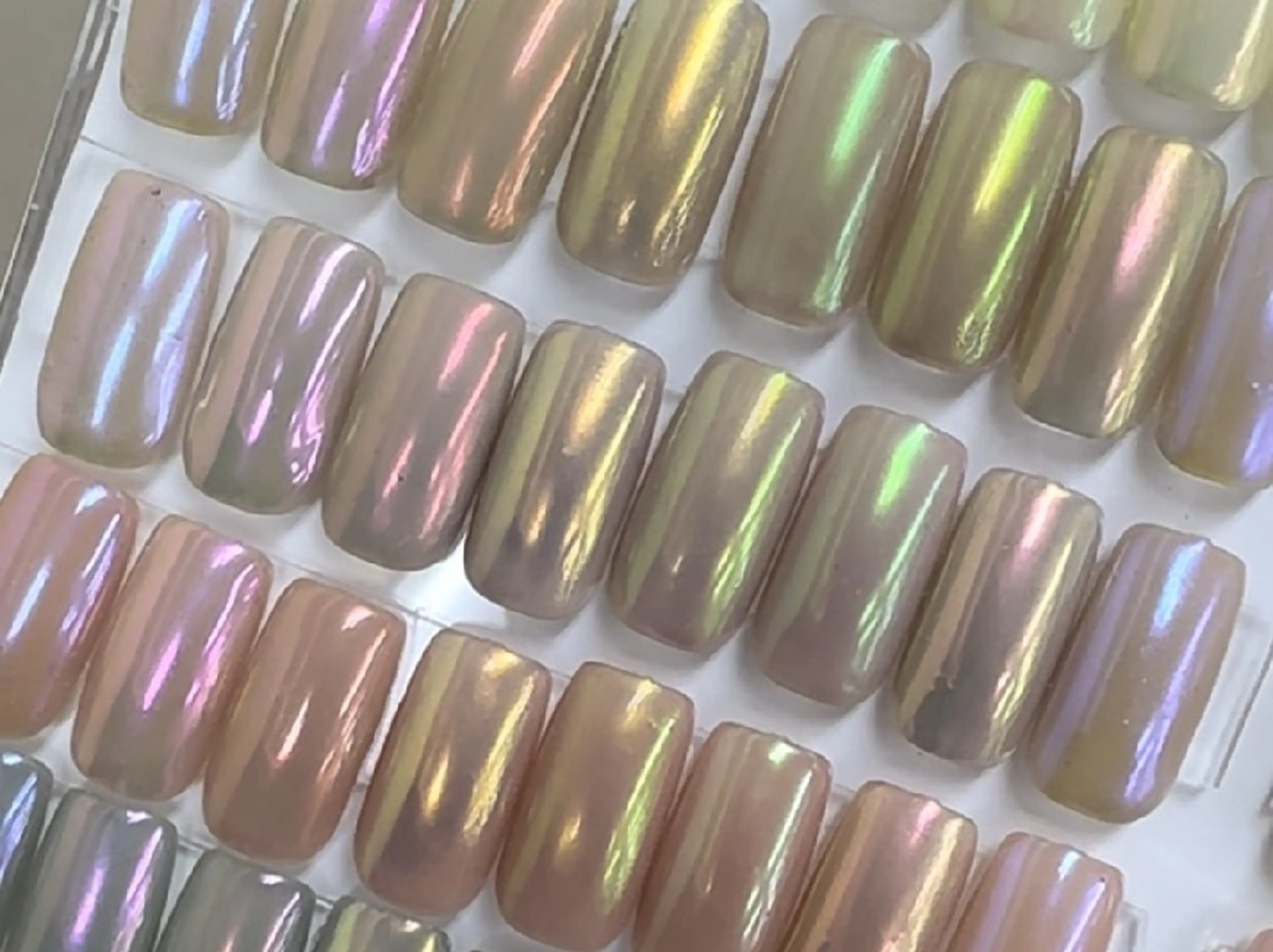 ネイル オーロラネイル eclat BEAUTY NAIL SALON　枚方市駅前店所属・松本 ひとみのネイルデザイン