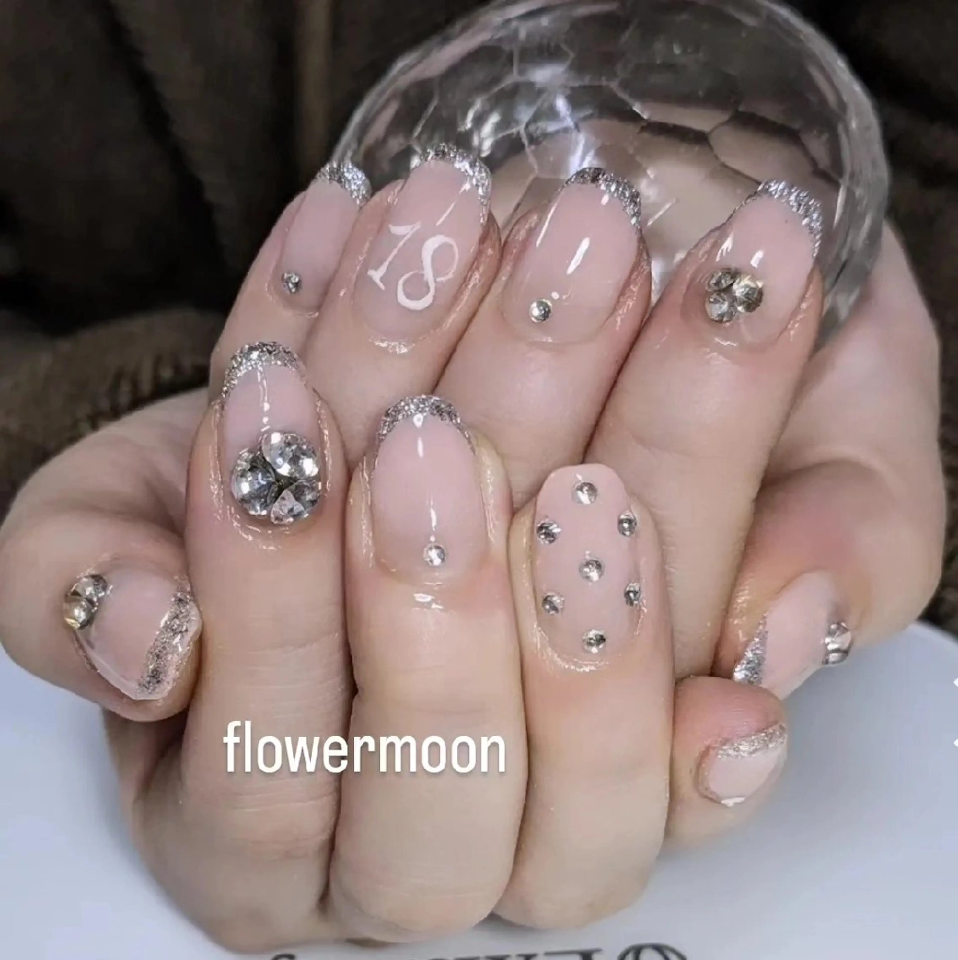 ネイル フレンチネイル ガラスフレンチ フラワー ムーンのネイルデザイン