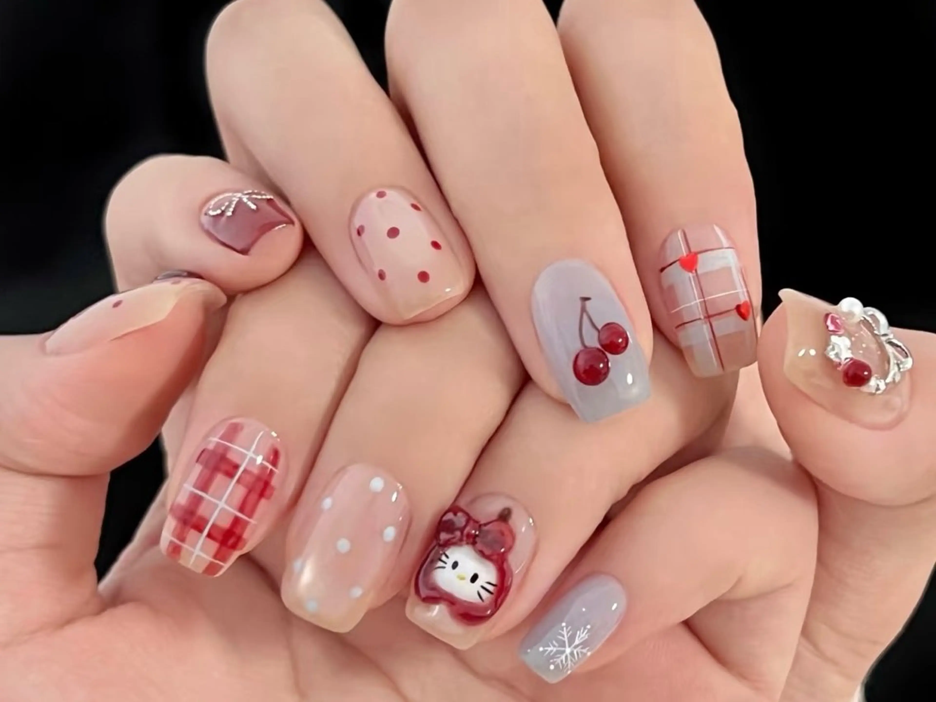 ネイル アートネイル ガーリー 赤色 リボン ハンドネイル ハンドケア DarkHoney 池袋店のネイルデザイン