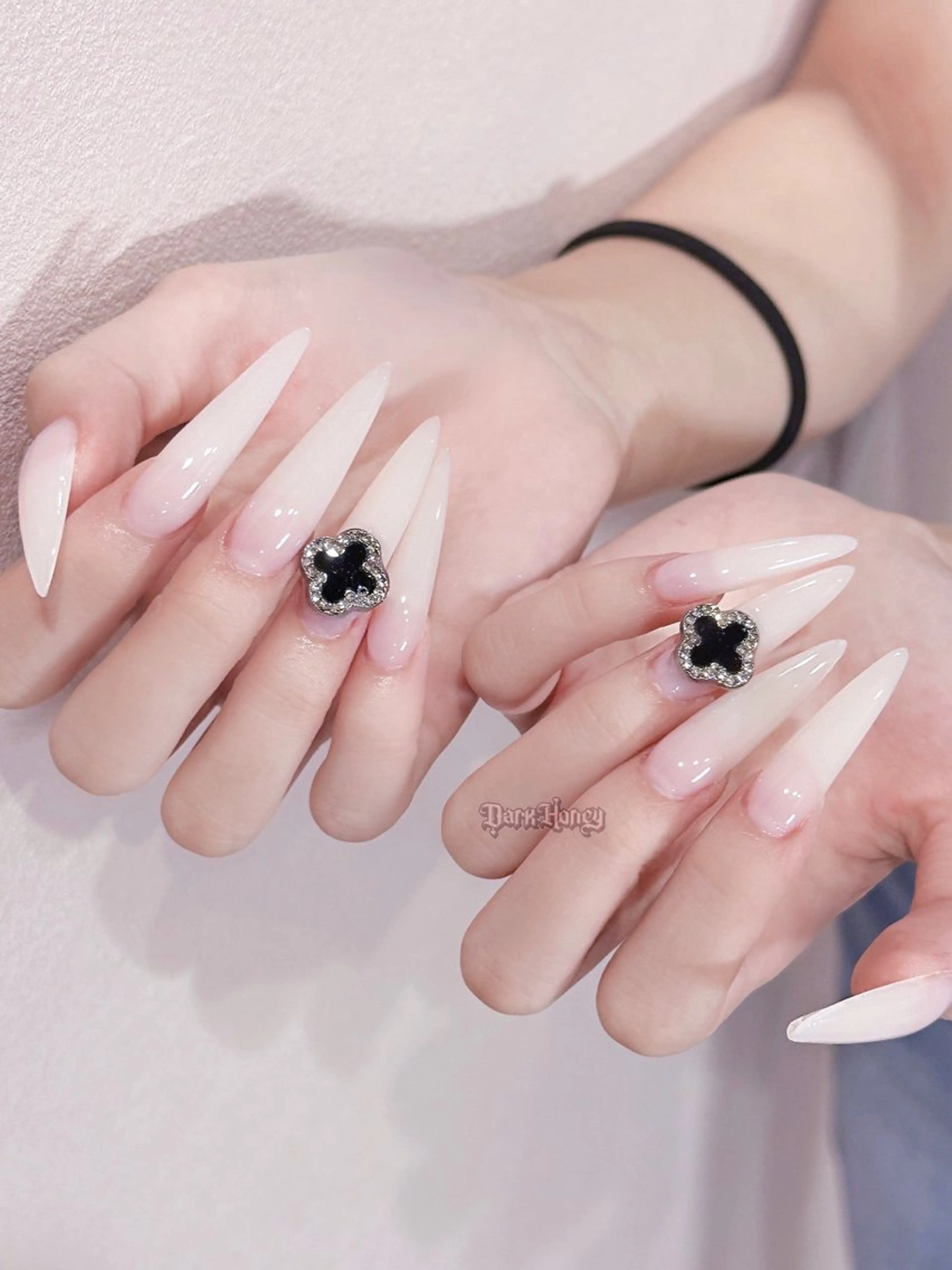 ネイル Dark Honey Susuのネイルデザイン