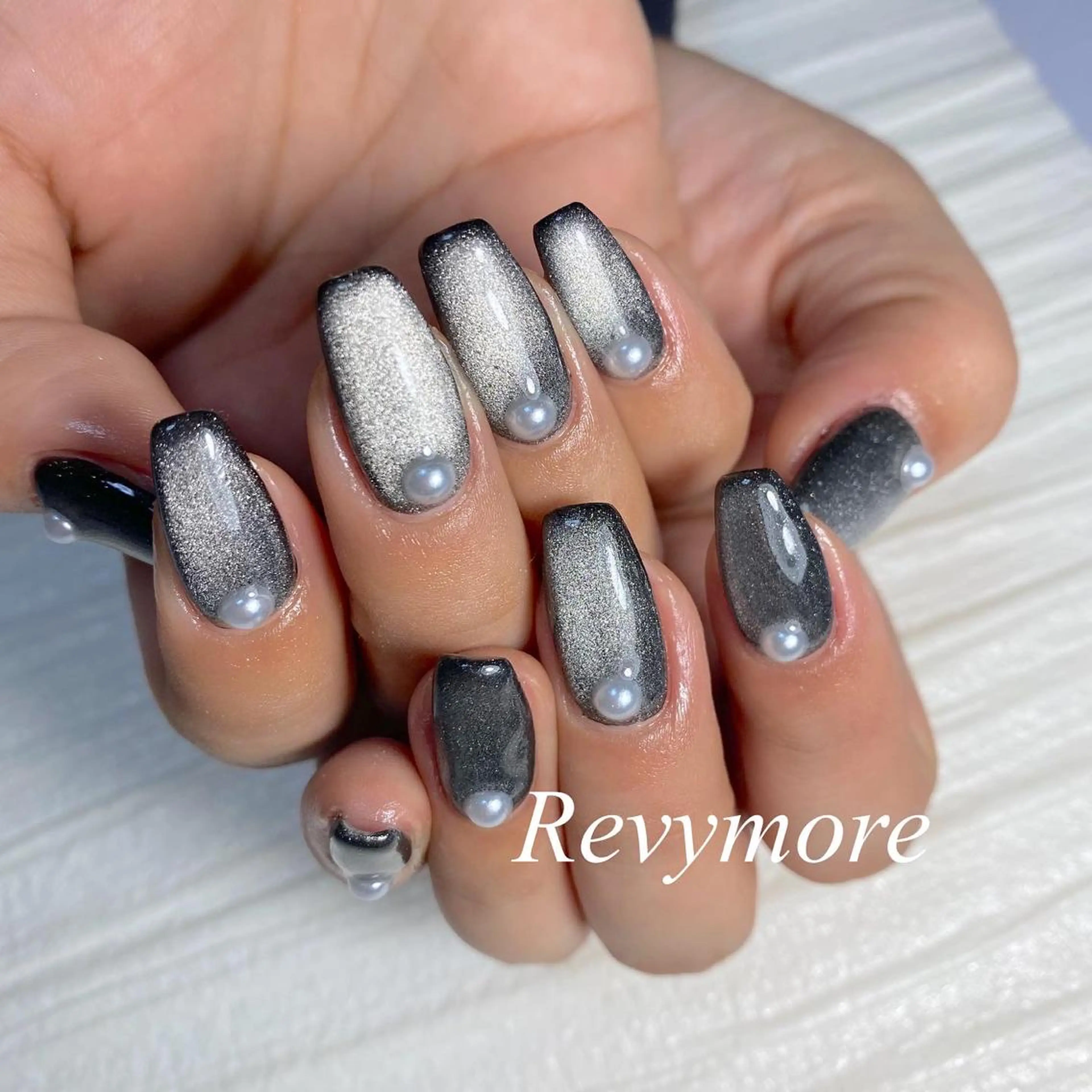 ミディアム ネイル ジェルネイル マグネットネイル ニュアンスネイル オフィスネイル ワンカラーネイル nail salon Revymore所属・nail salon Revymoreのネイルデザイン