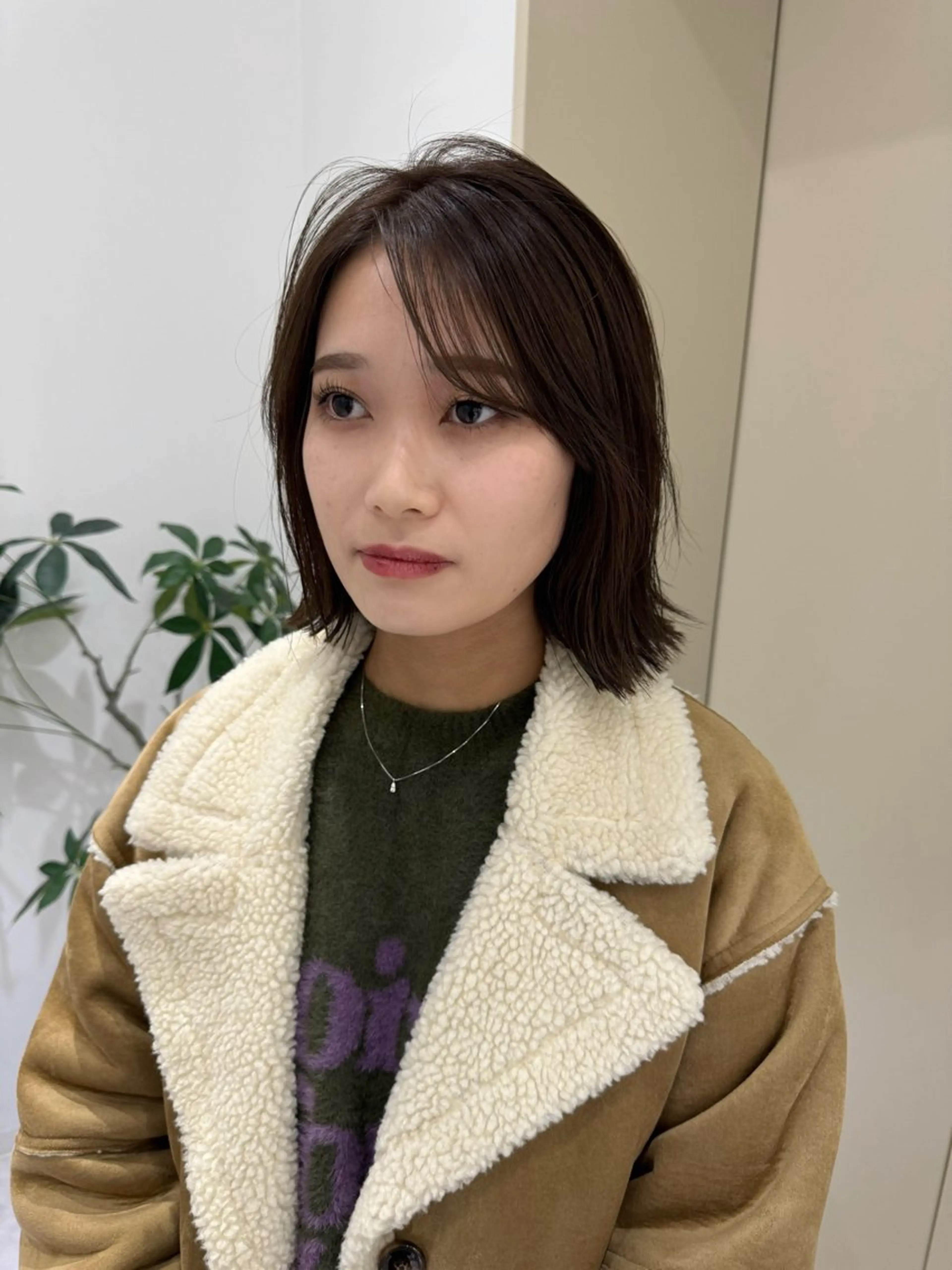 ショート ラベンダーベージュ ボブ 外ハネヘア カット ヘアカラー トリートメント 透明感カラー ボブ ミディアム 齊木勇人のヘアスタイル