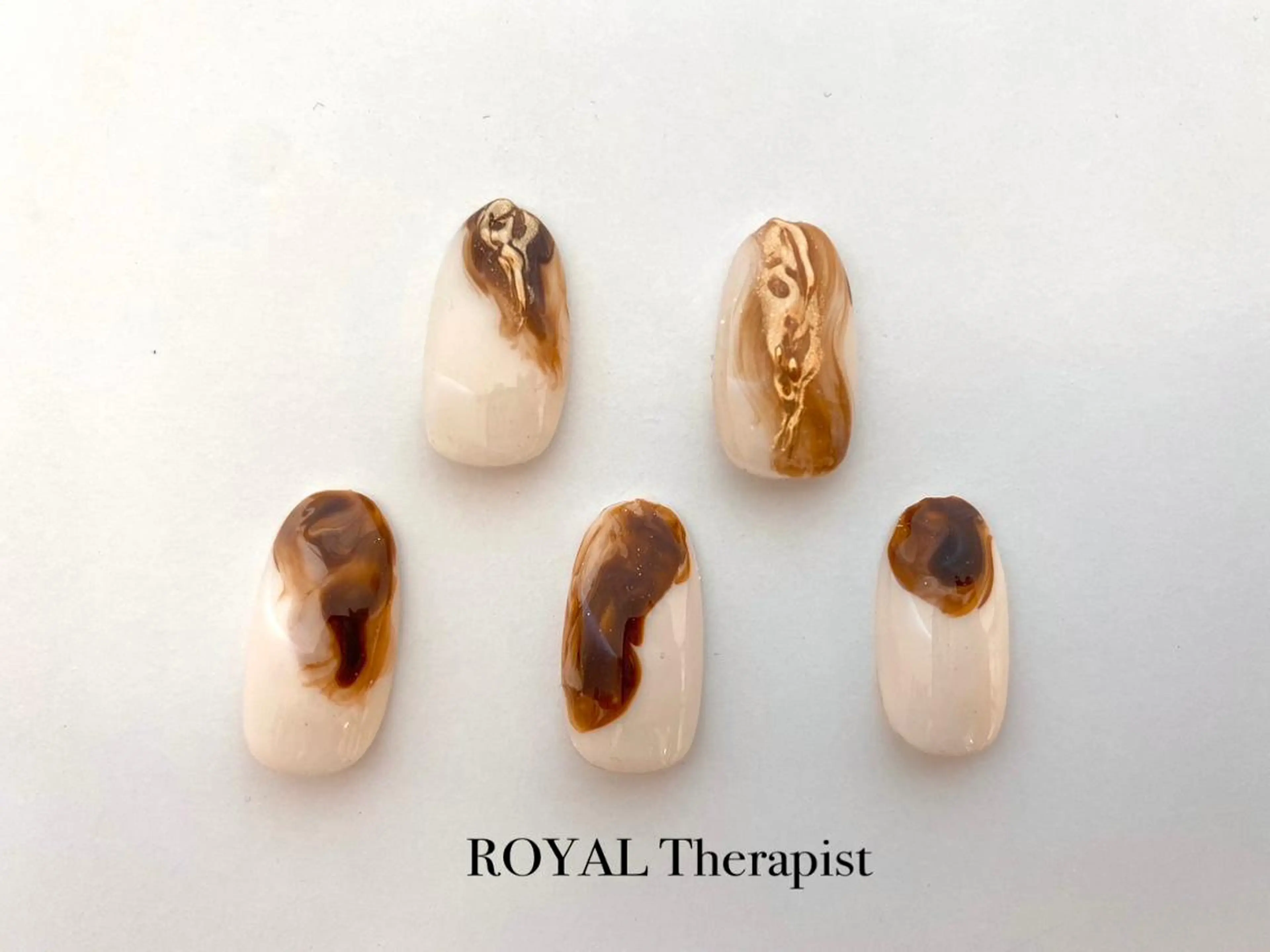 ネイル 【尾下】 ロイヤル•セラピストのネイルデザイン