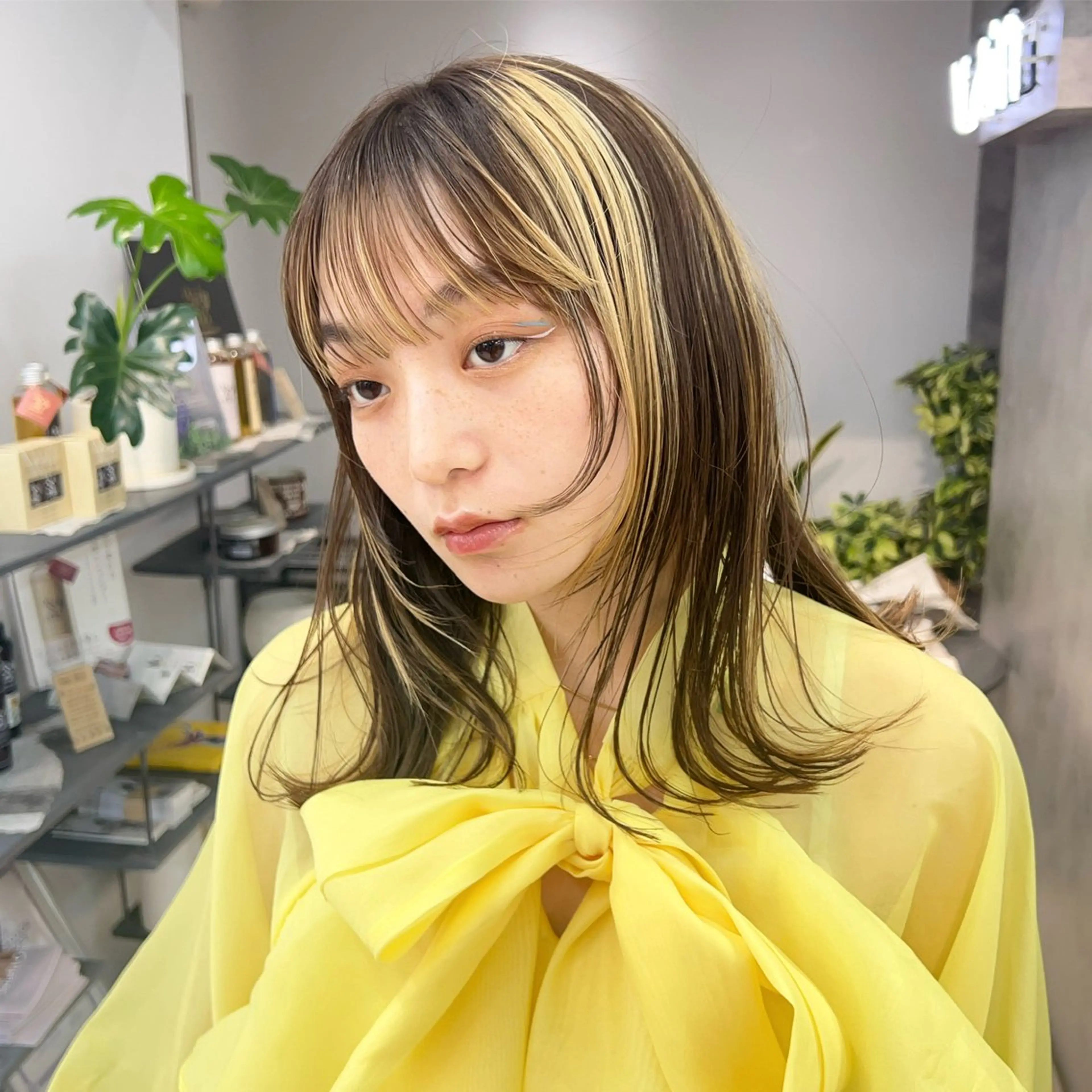 ミディアム カラー カット ヘアカラー ハイトーンカラー/ さらさのヘアスタイル