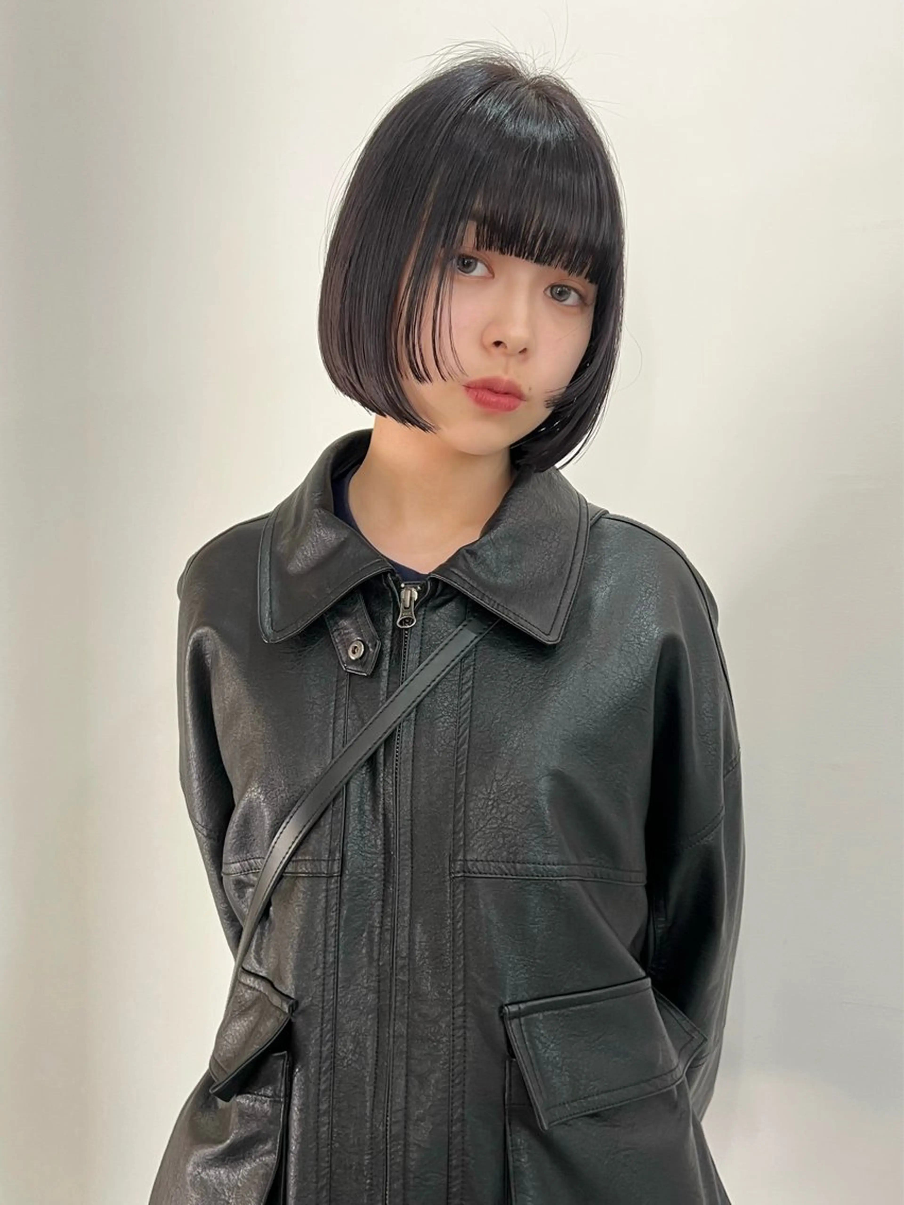 ショート カラー ブリーチ 切りっぱなしボブ/ ブリーチカラー/大塚のヘアスタイル