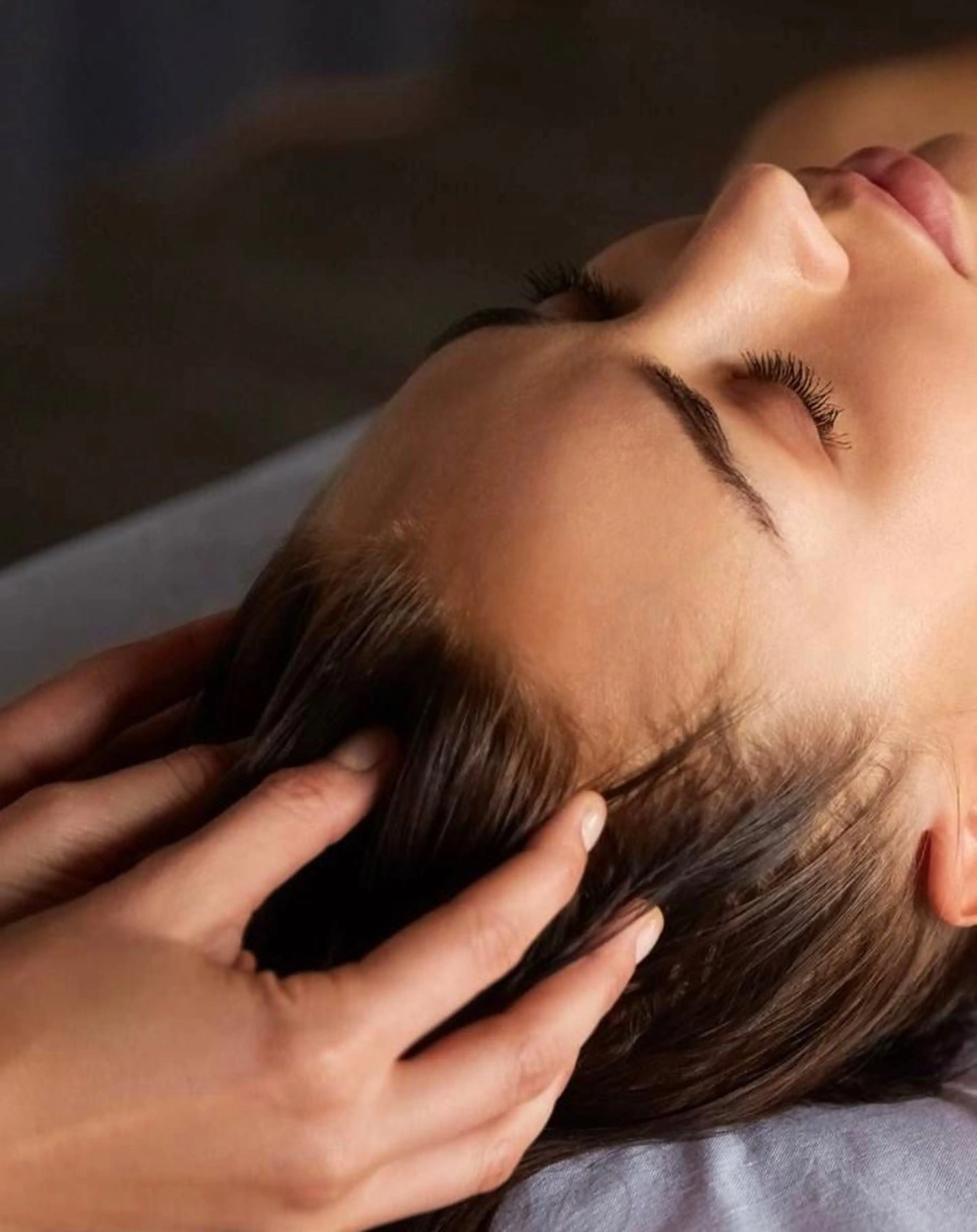 【肩凝りからくる頭痛に】ヘッドスパ60分🌿全身揉みほぐし付◎の写真