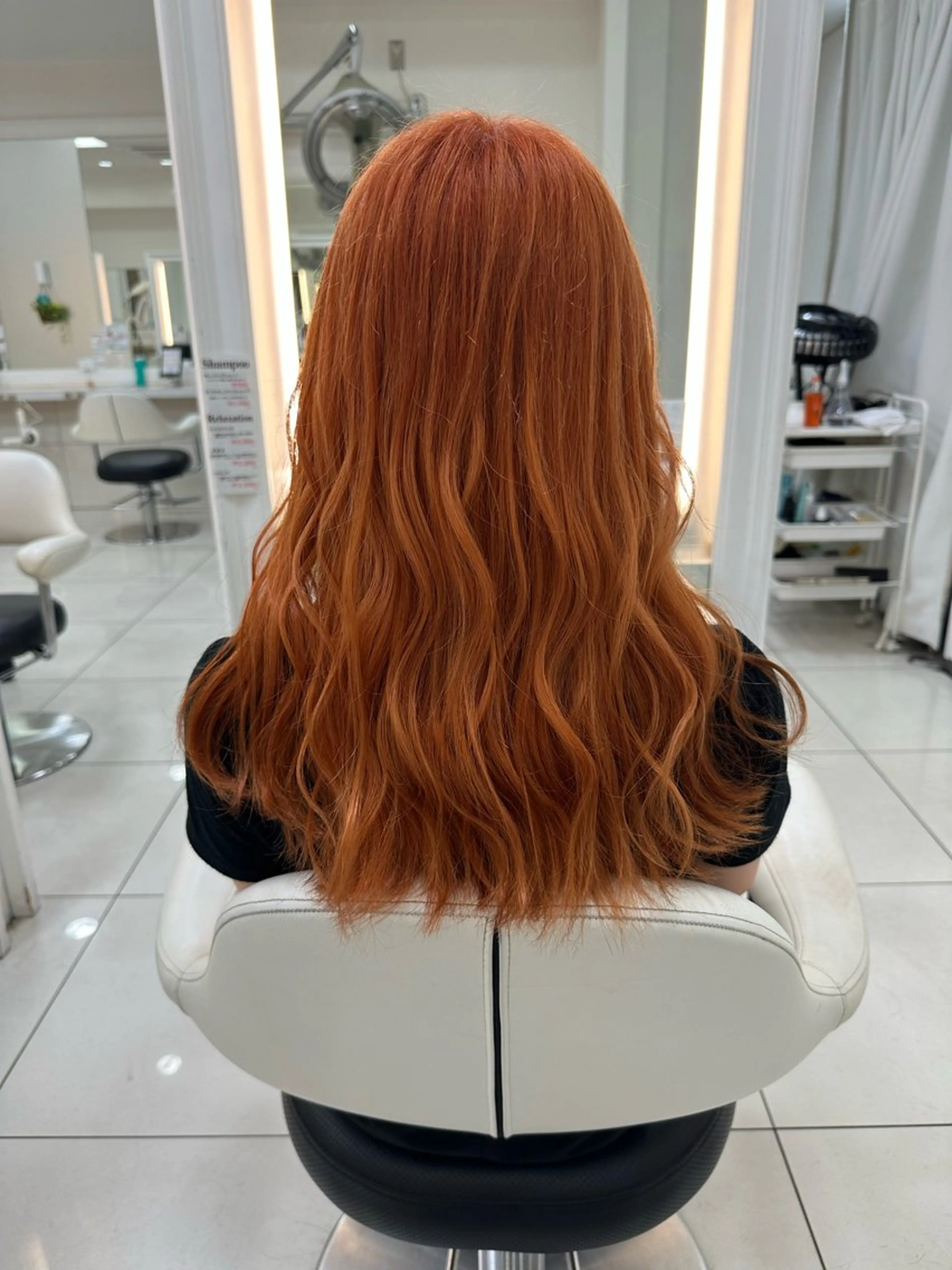 💕ブリーチでより高明度なカラーへ💕カット＋ブリーチ+ワンカラー(全体+3300)の写真