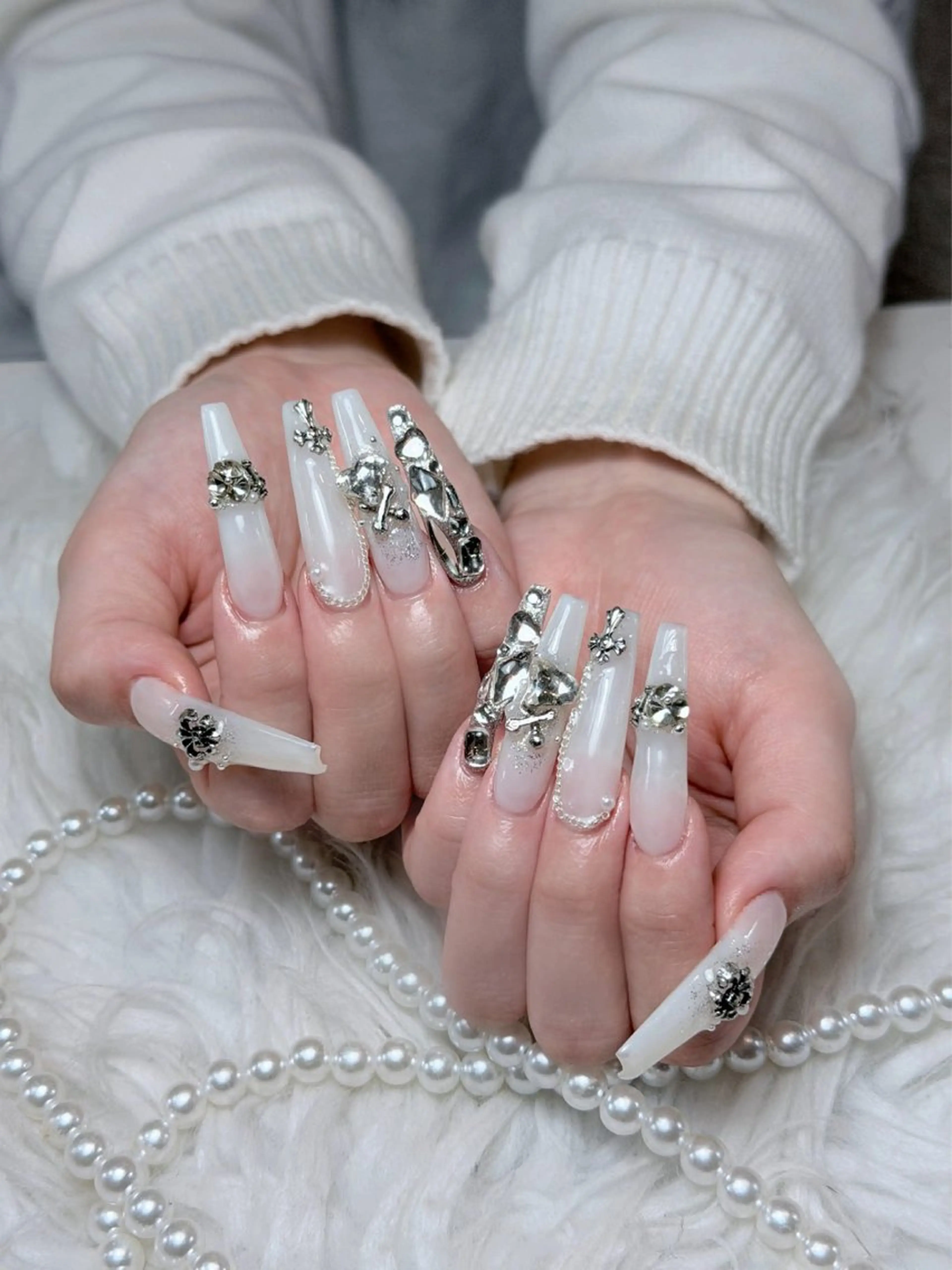 ネイル チークネイル ドット フレンチネイル グラデーション ハート ハンドネイル ハンドケア Eli Nails 新宿のネイルデザイン