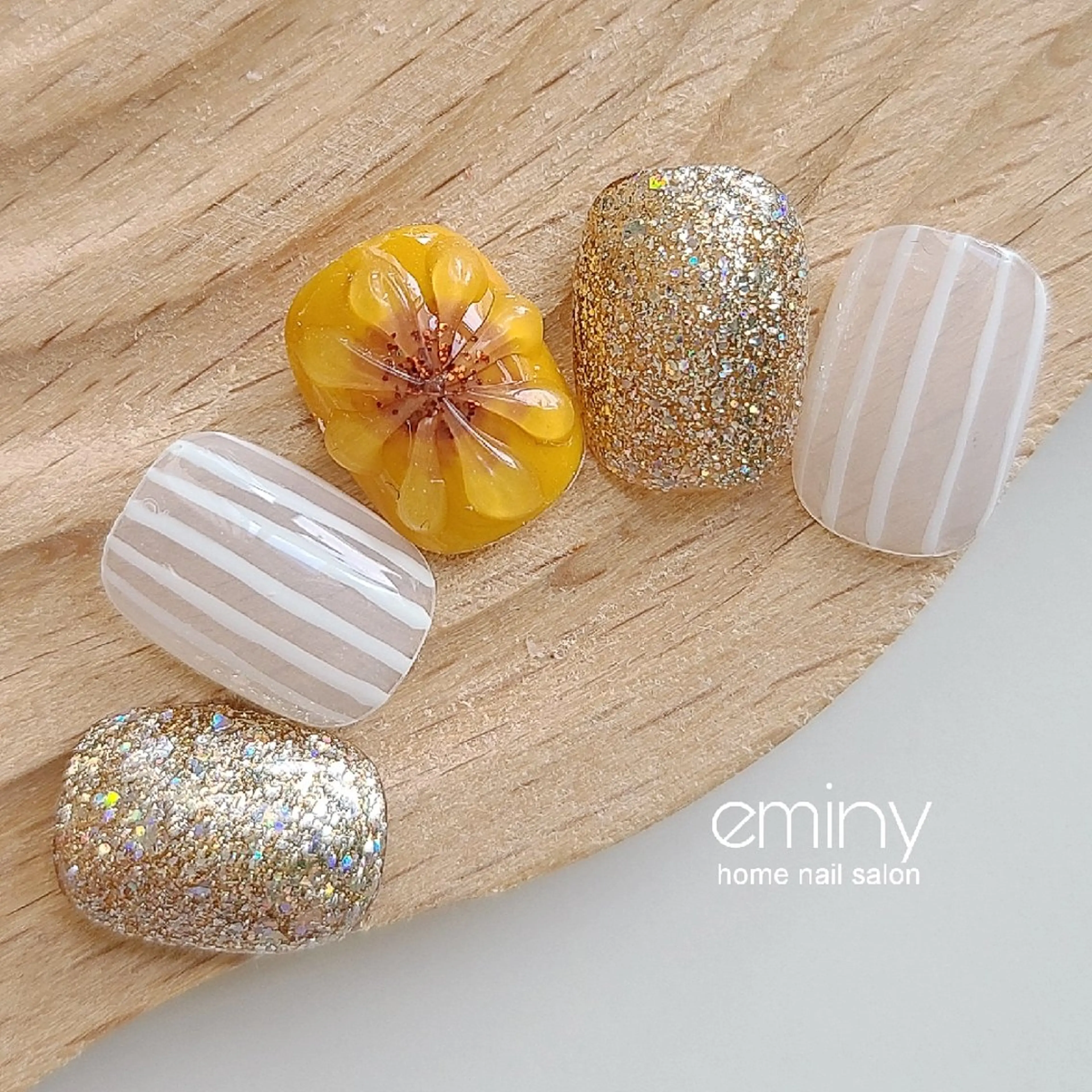 ネイル フラワーネイル ジェルネイル ぷっくりネイル 夏ネイル ハンドネイル nail salon  eminyのネイルデザイン