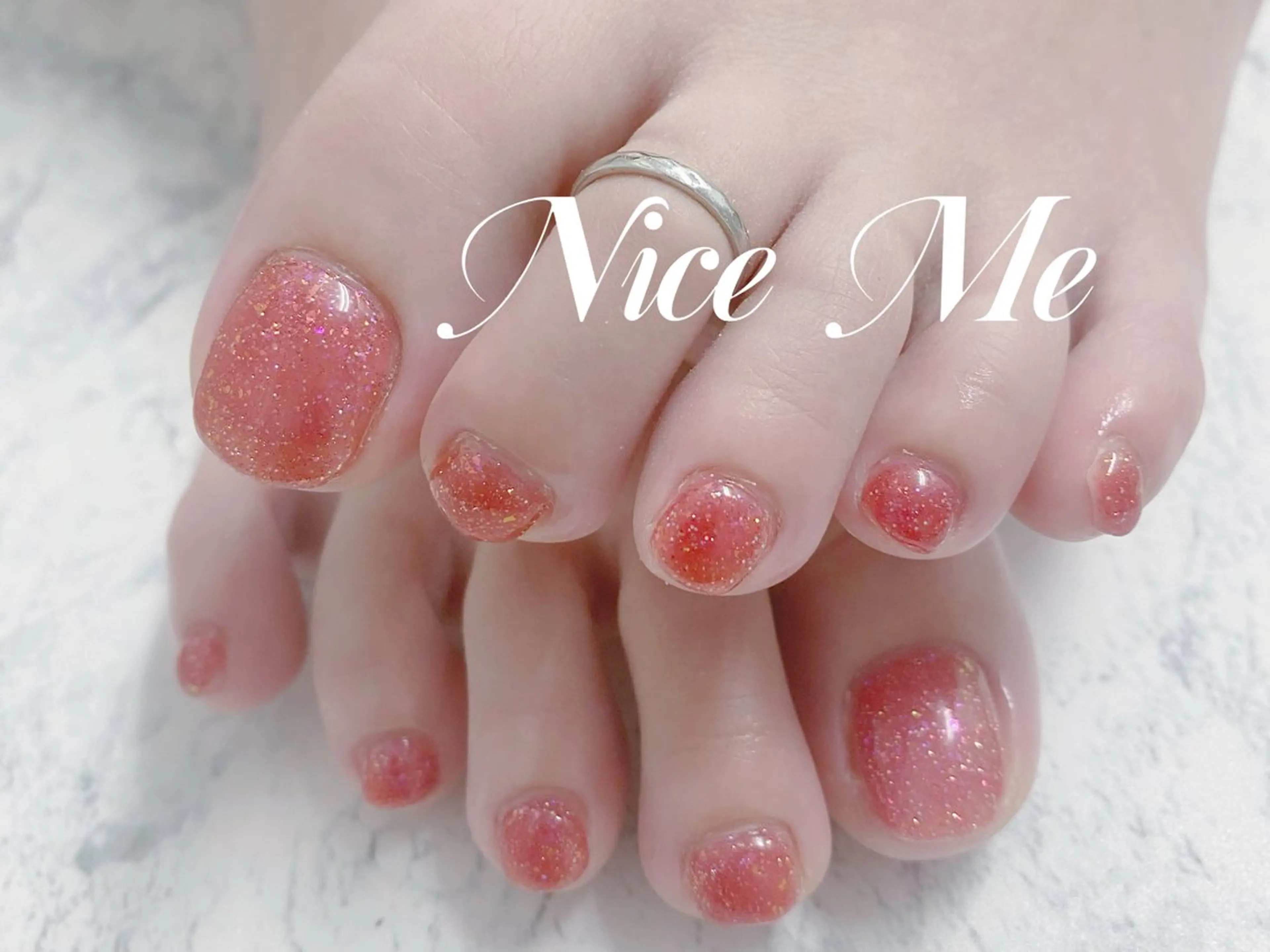 ネイル ラメ(グリッター) 赤色 Nice Me所属・NiceMe@ AYANOのネイルデザイン