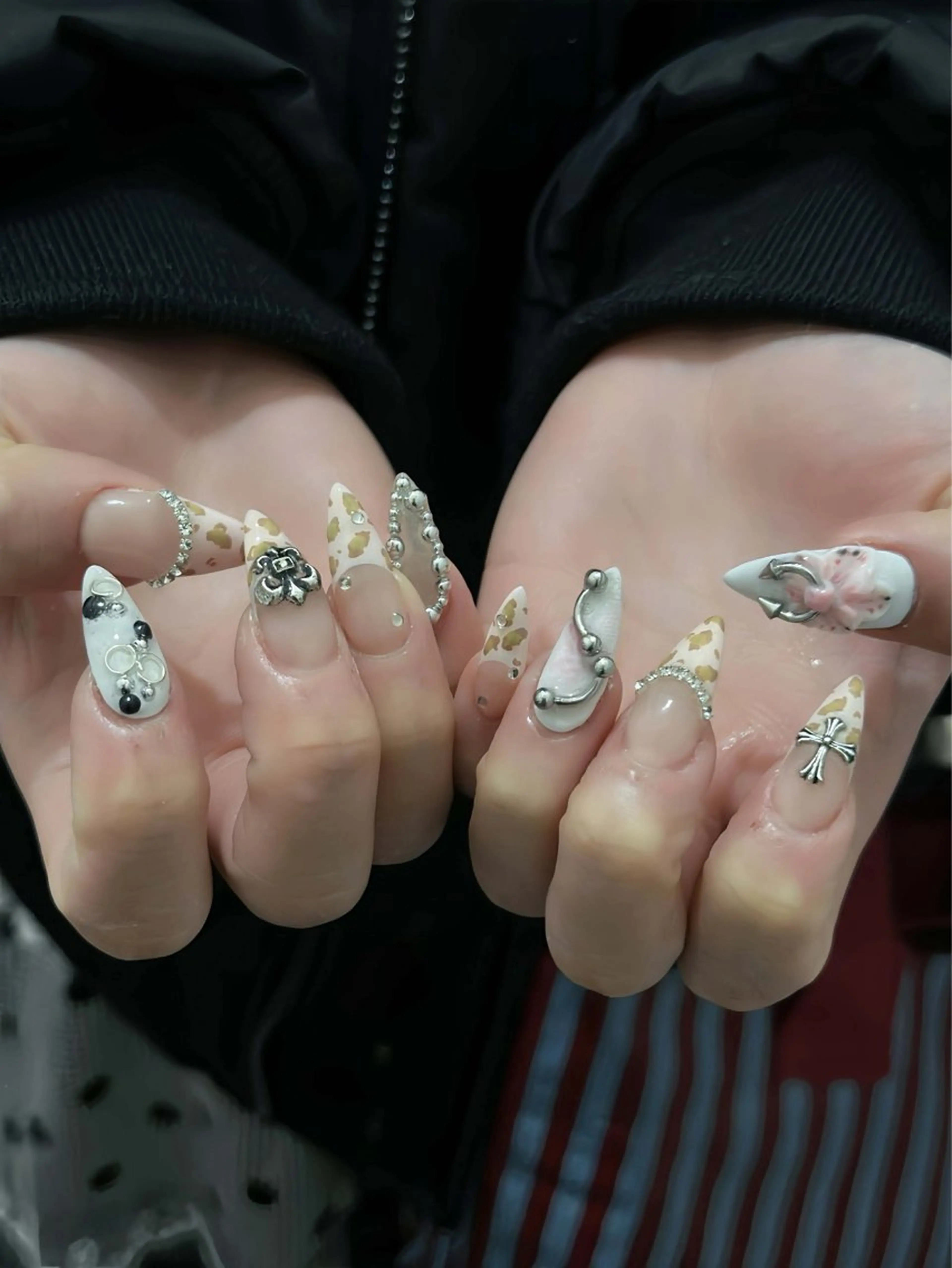 ネイル オーロラネイル ボルドー ブラウン 氷ネイル・うるうるネイル キラキラネイル ハンドネイル Julli NailStudioのネイルデザイン