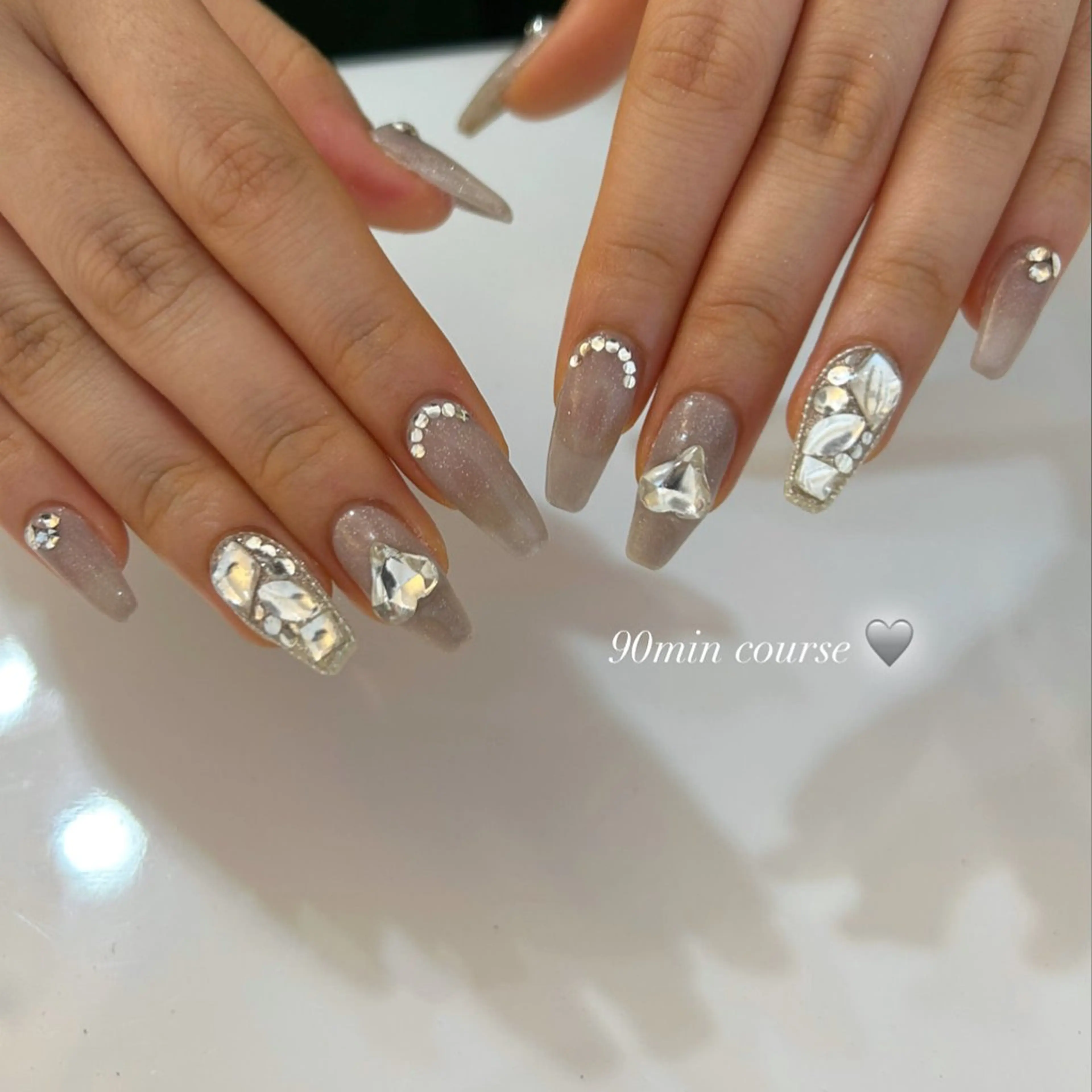 ネイル ハンドネイル ViViA momokaのネイルデザイン