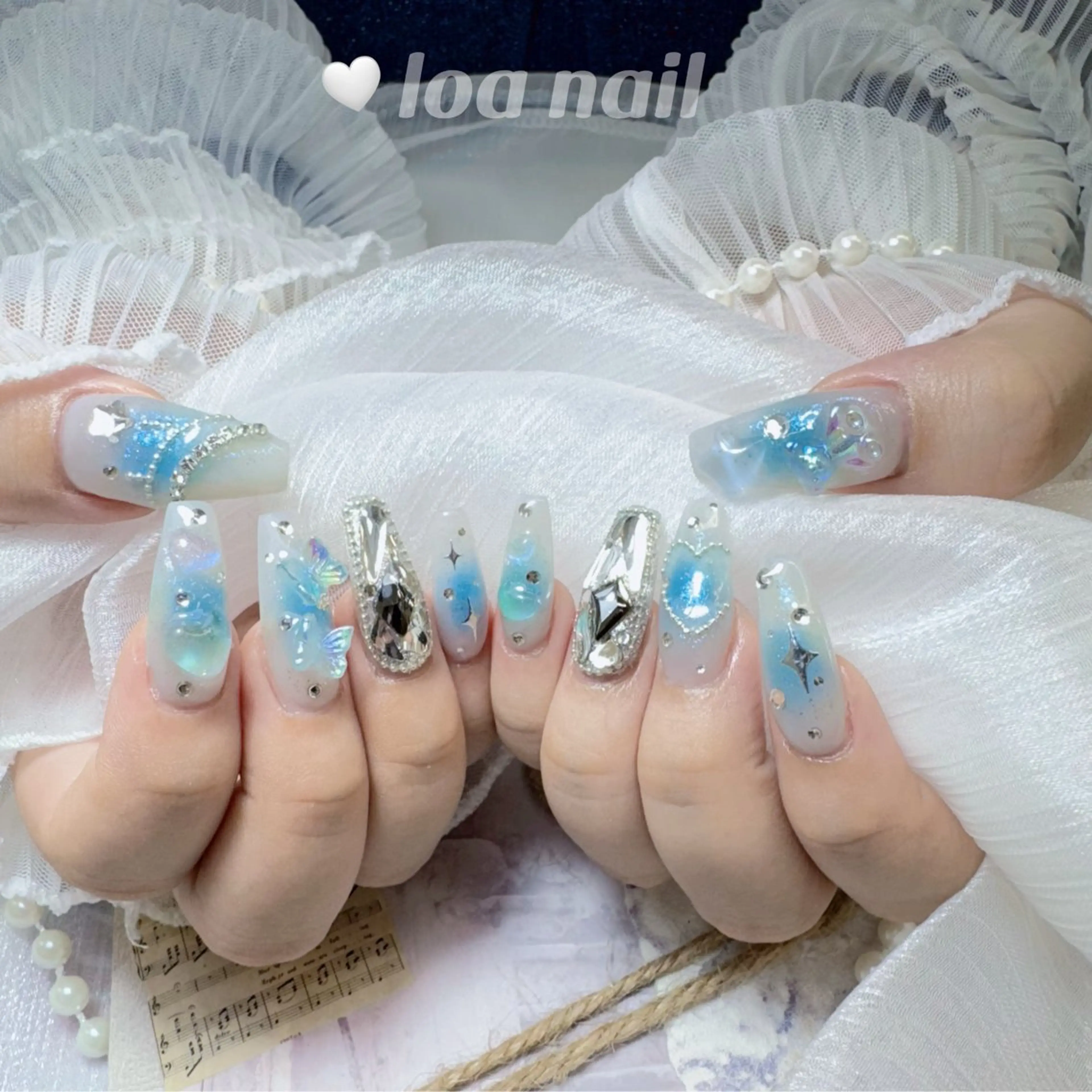 ネイル チークネイル 韓国ネイル ロングネイル ホワイト princess 木戸　唯のネイルデザイン