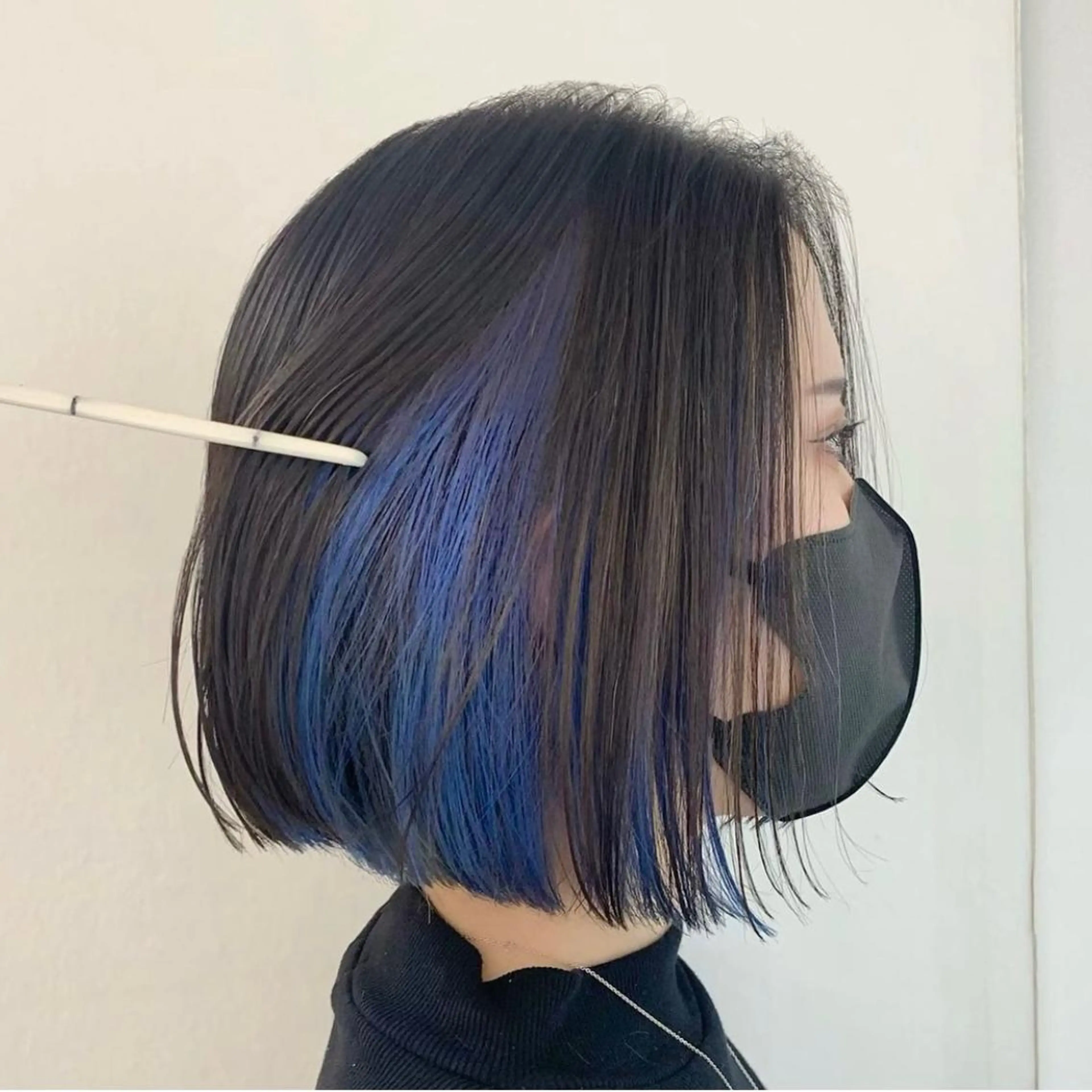 ショート カラー パーマ ヘアアレンジ マツエク・マツパ ブリーチ ブルーカラー ボブ まろやかベージュ/ 大上なおみのヘアスタイル