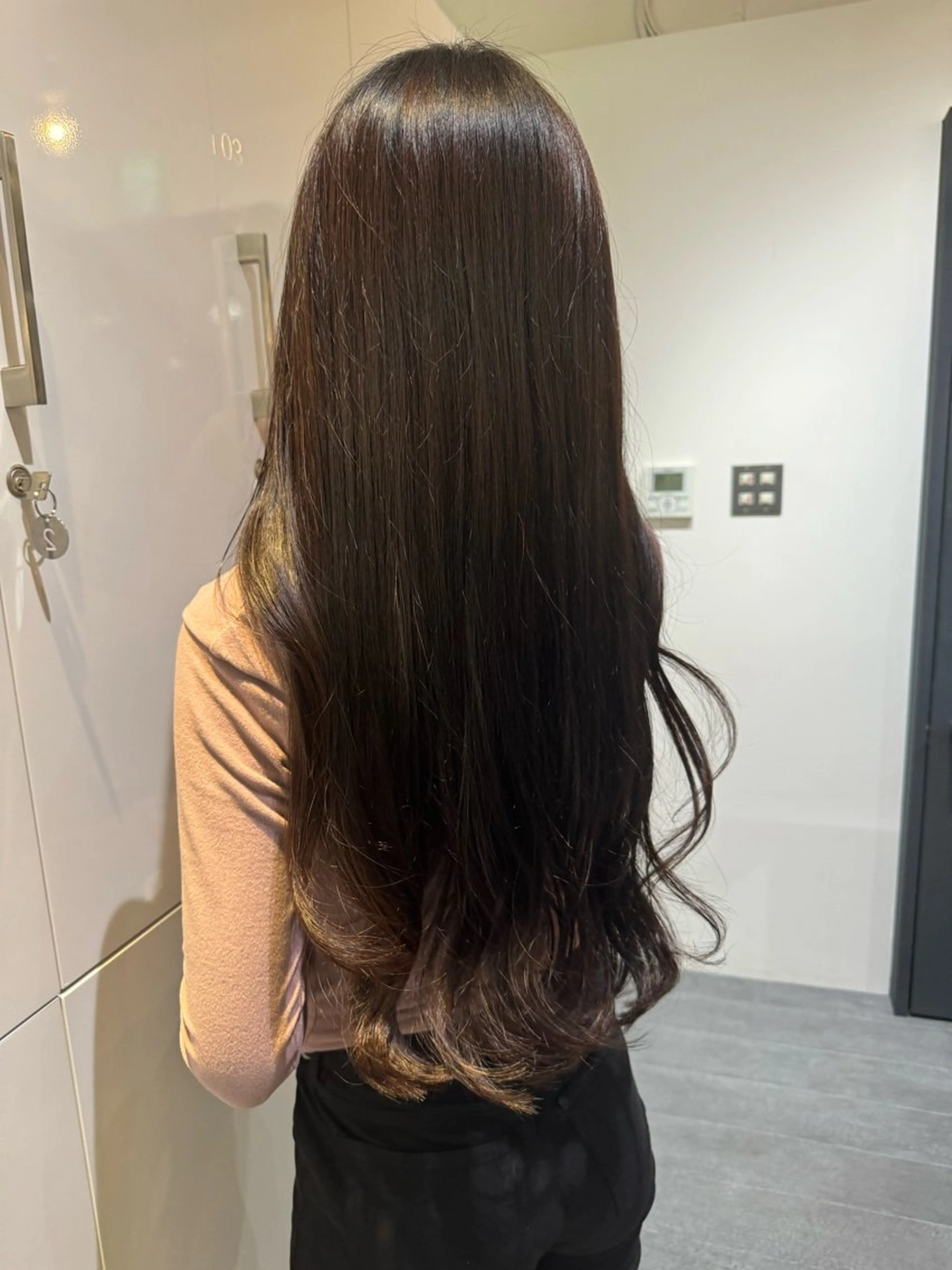 ロング 赤み無し柔らかカラー 【梅田】madokaのヘアスタイル